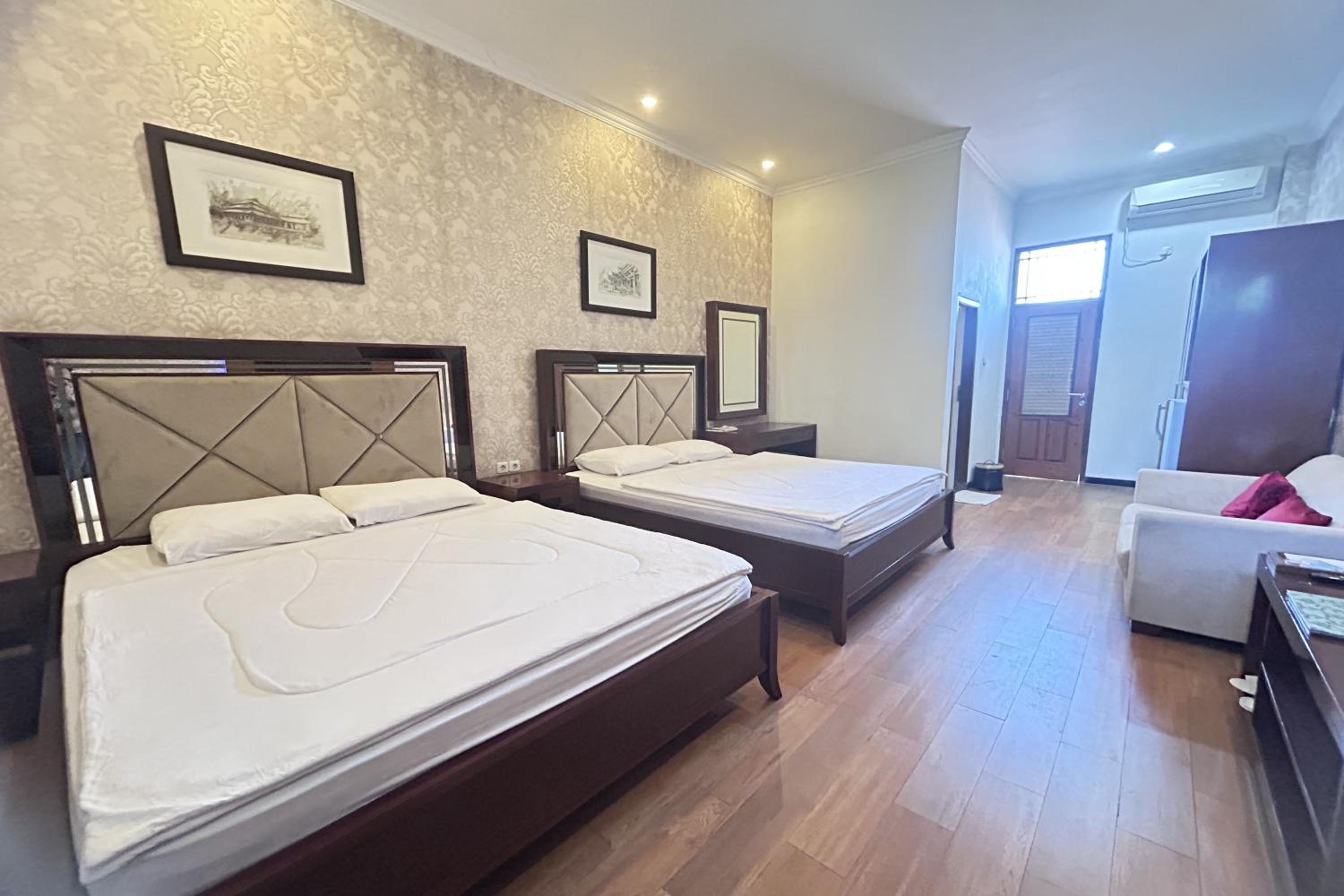 Double Room with Balcony - Photo 1