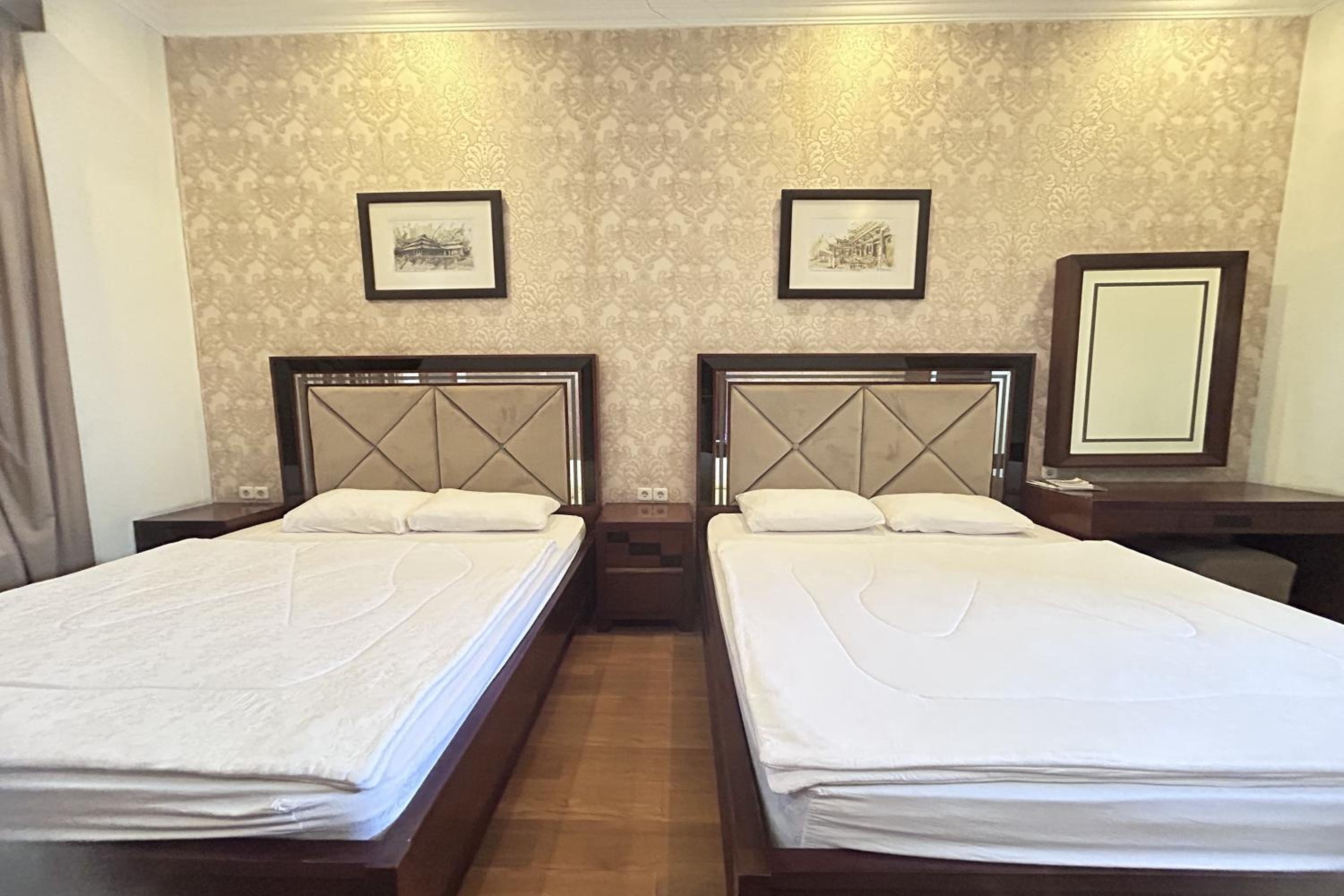 Double Room with Balcony - Photo 9