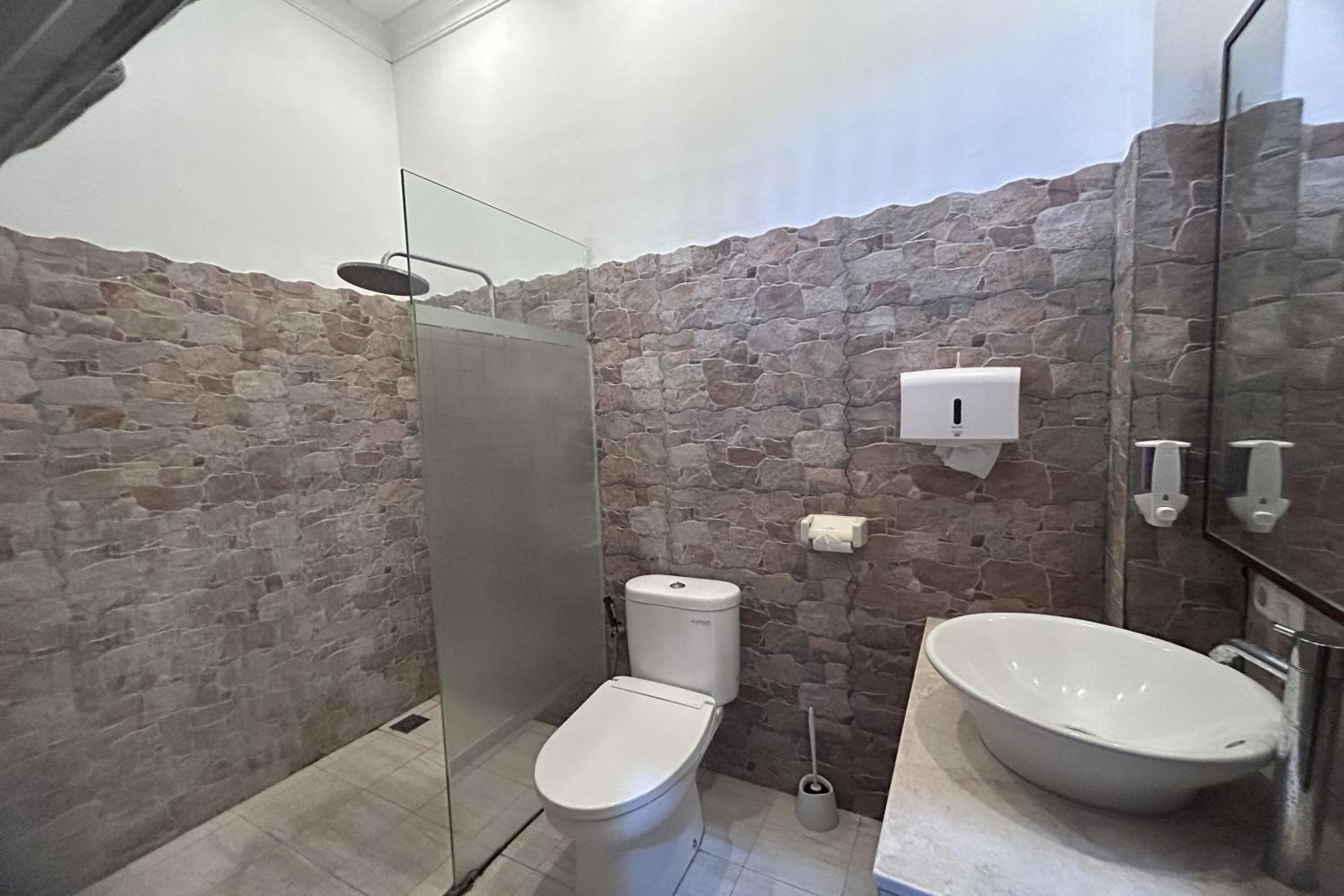 Double Room with Balcony - Photo 4