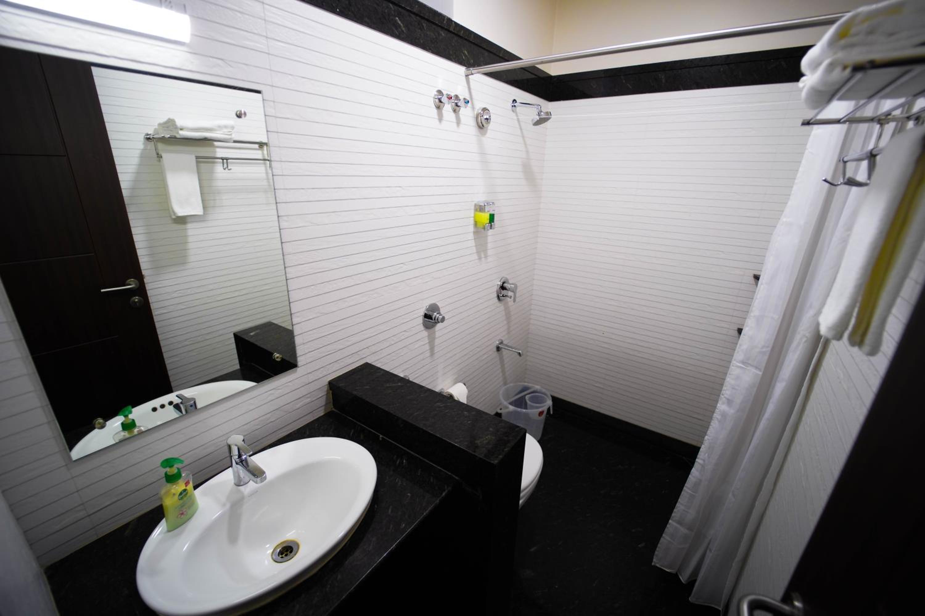 Deluxe King Room - Photo 2