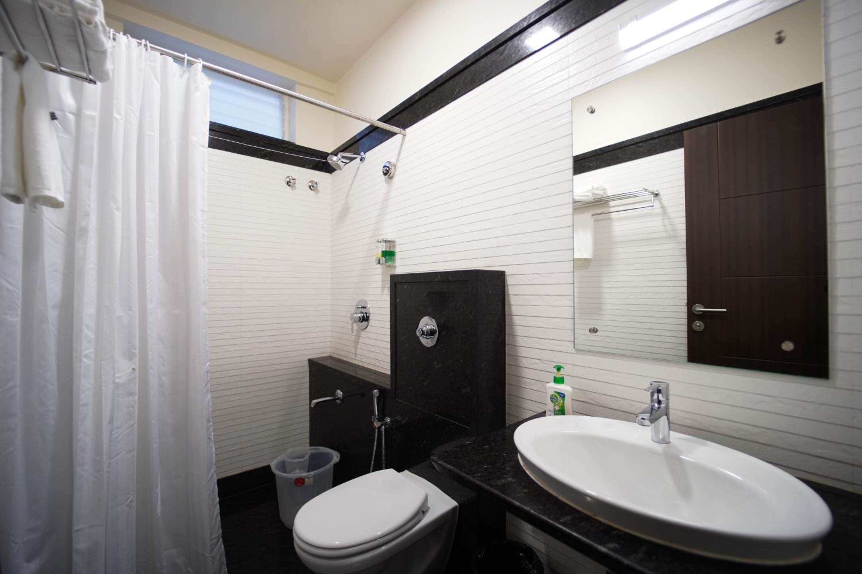 Deluxe King Room - Photo 3