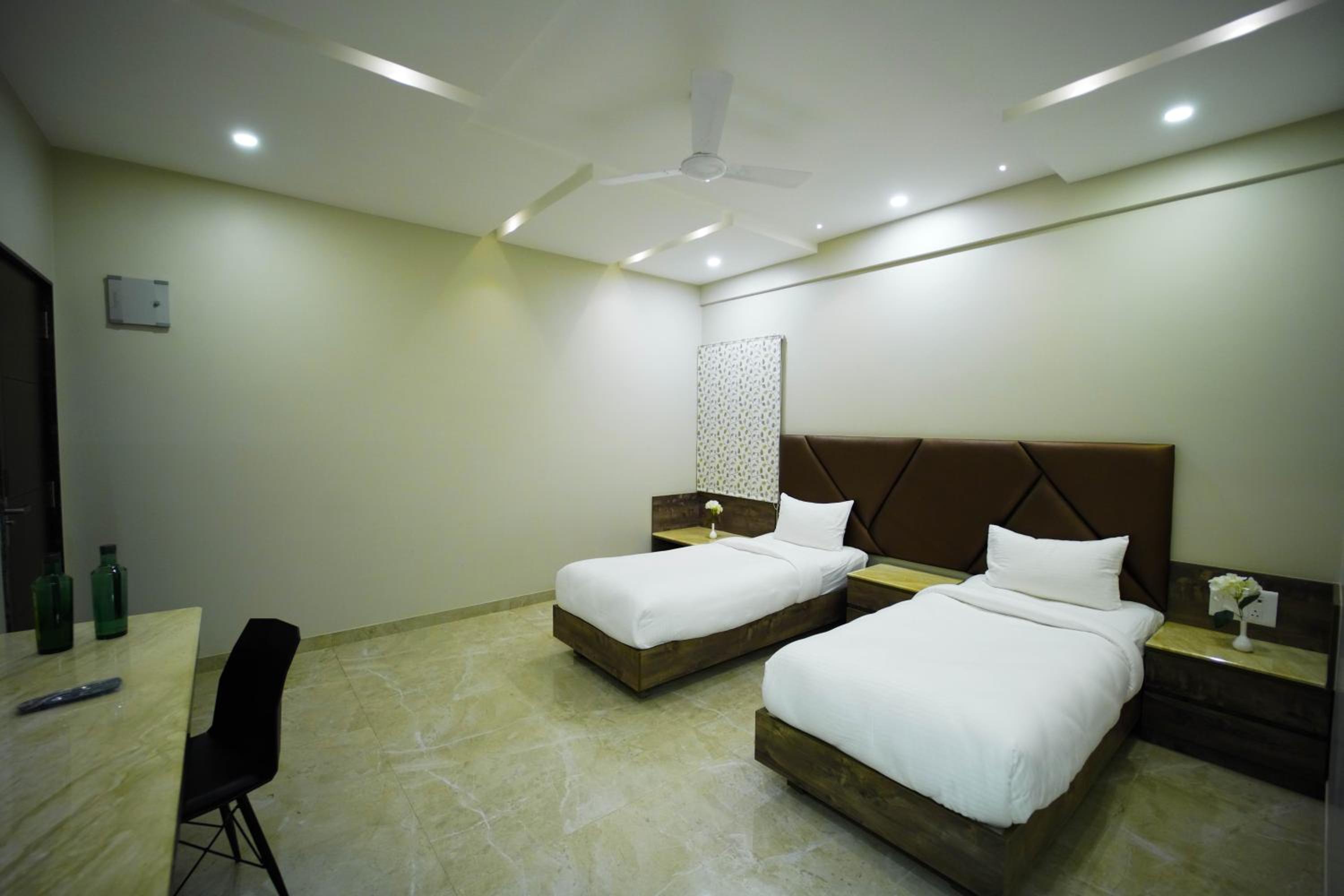 Deluxe Twin Room - Photo 9