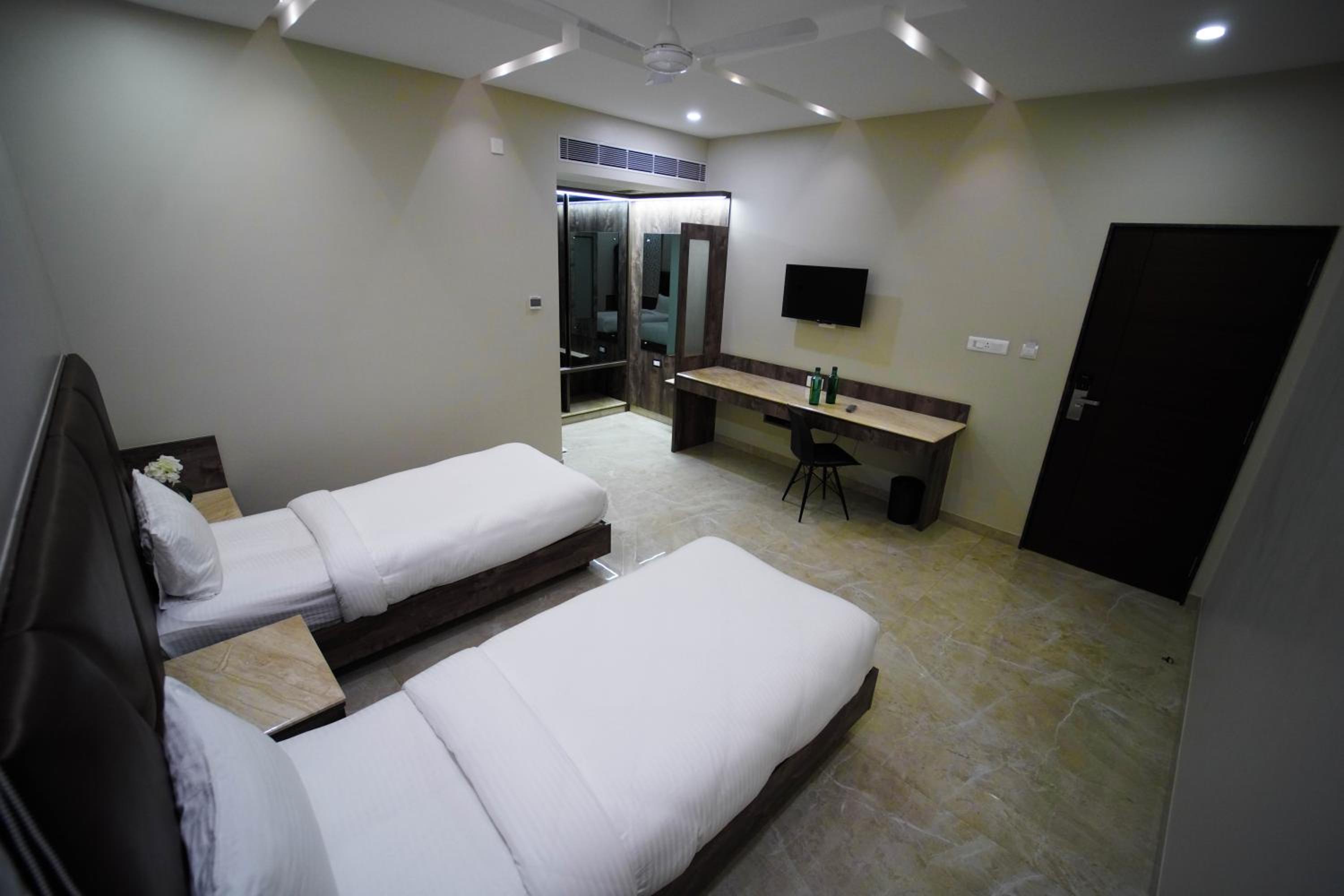 Deluxe Twin Room - Photo 6