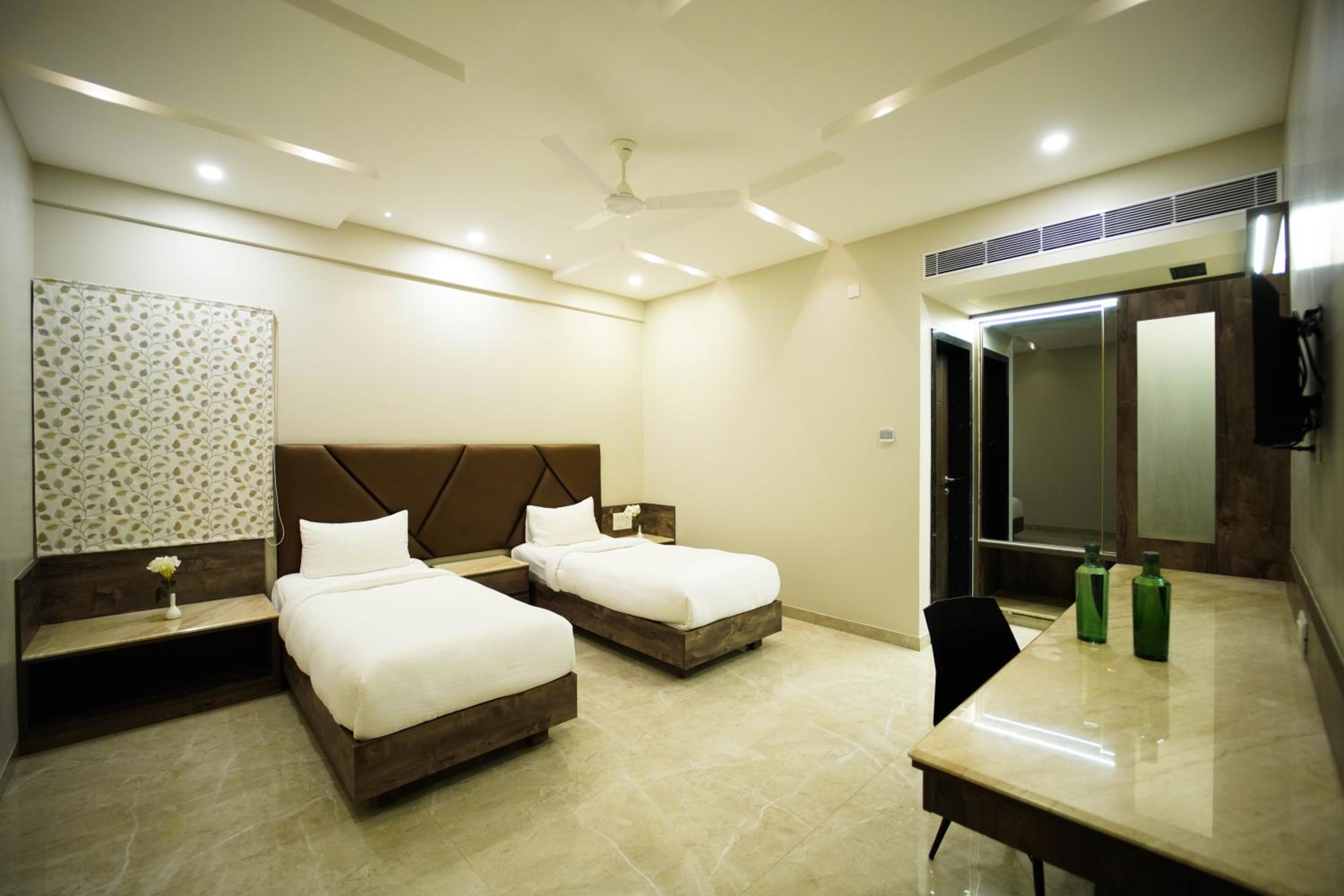 Deluxe Twin Room - Photo 8