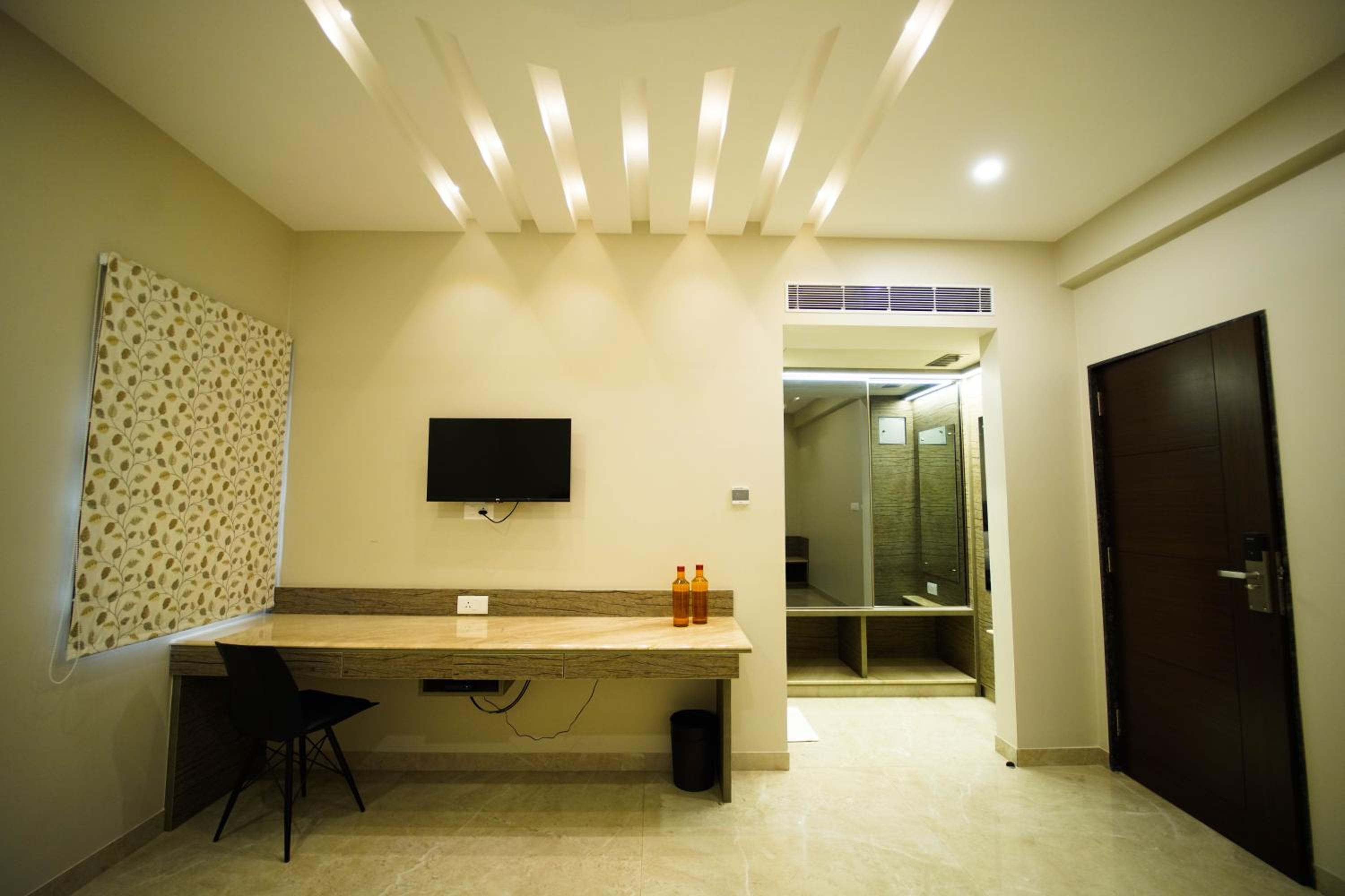 Deluxe King Room - Photo 4