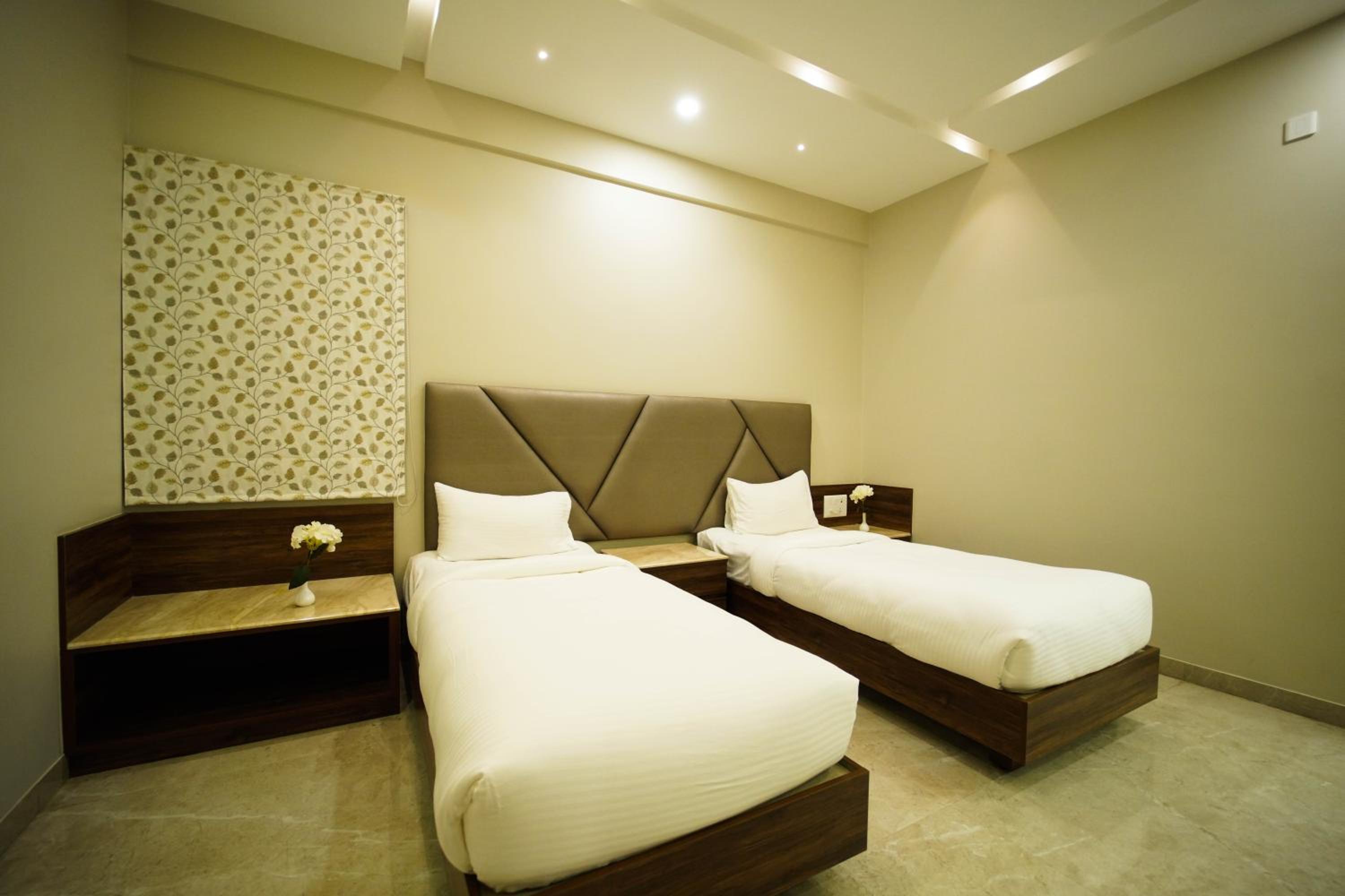 Deluxe Twin Room - Photo 11