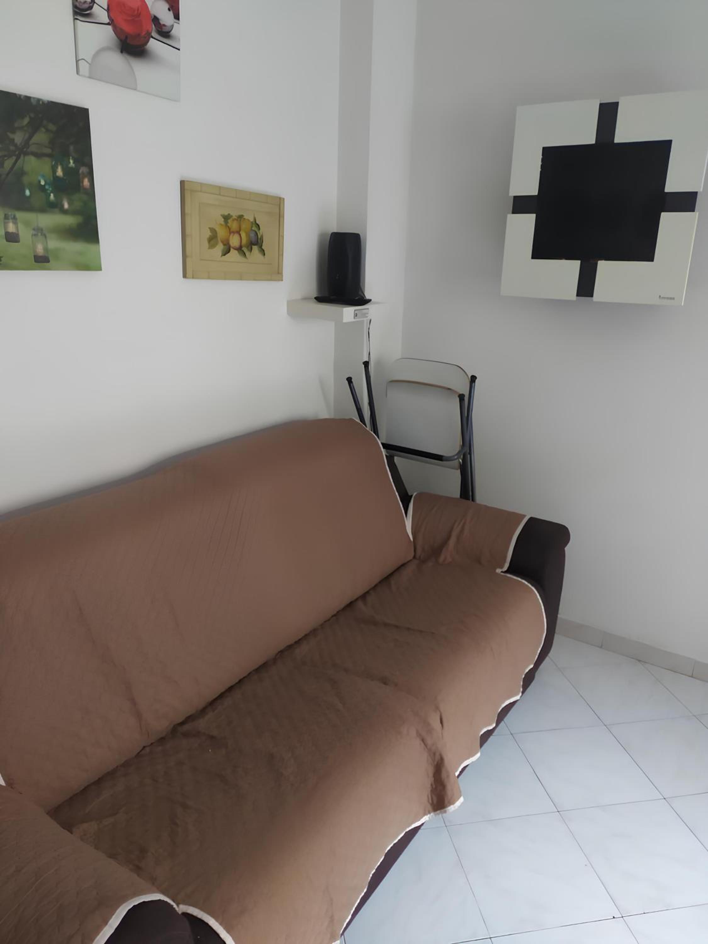 Apartment With Shared Bathroom