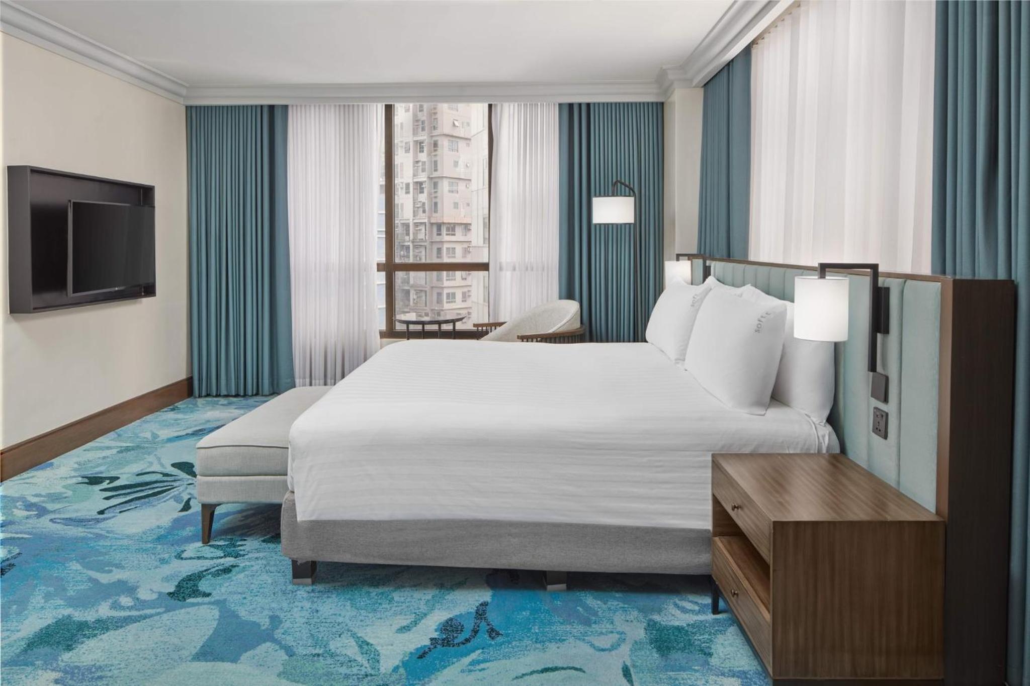One-Bedroom Suite - Photo 3