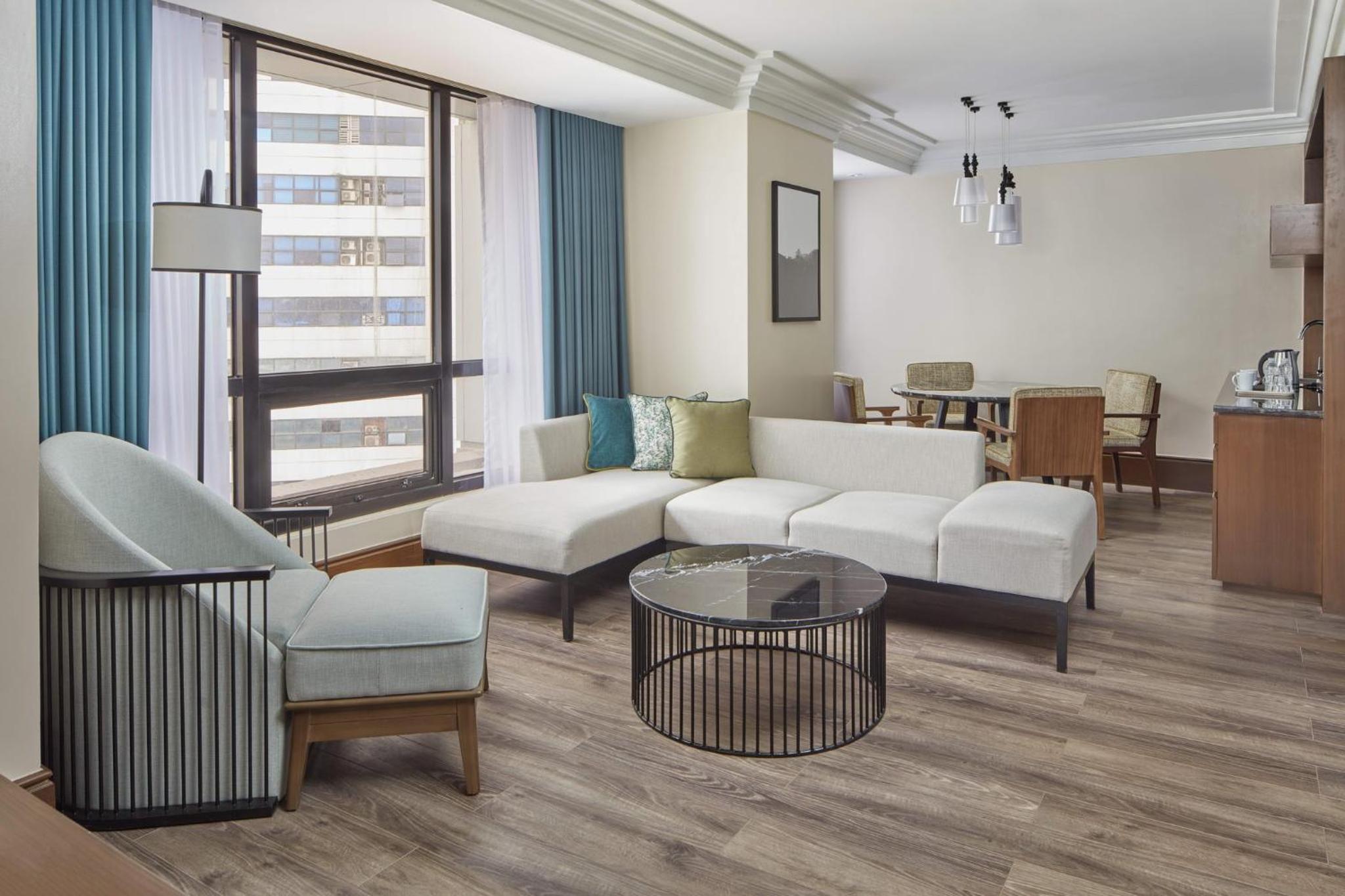 One-Bedroom Suite - Photo 6