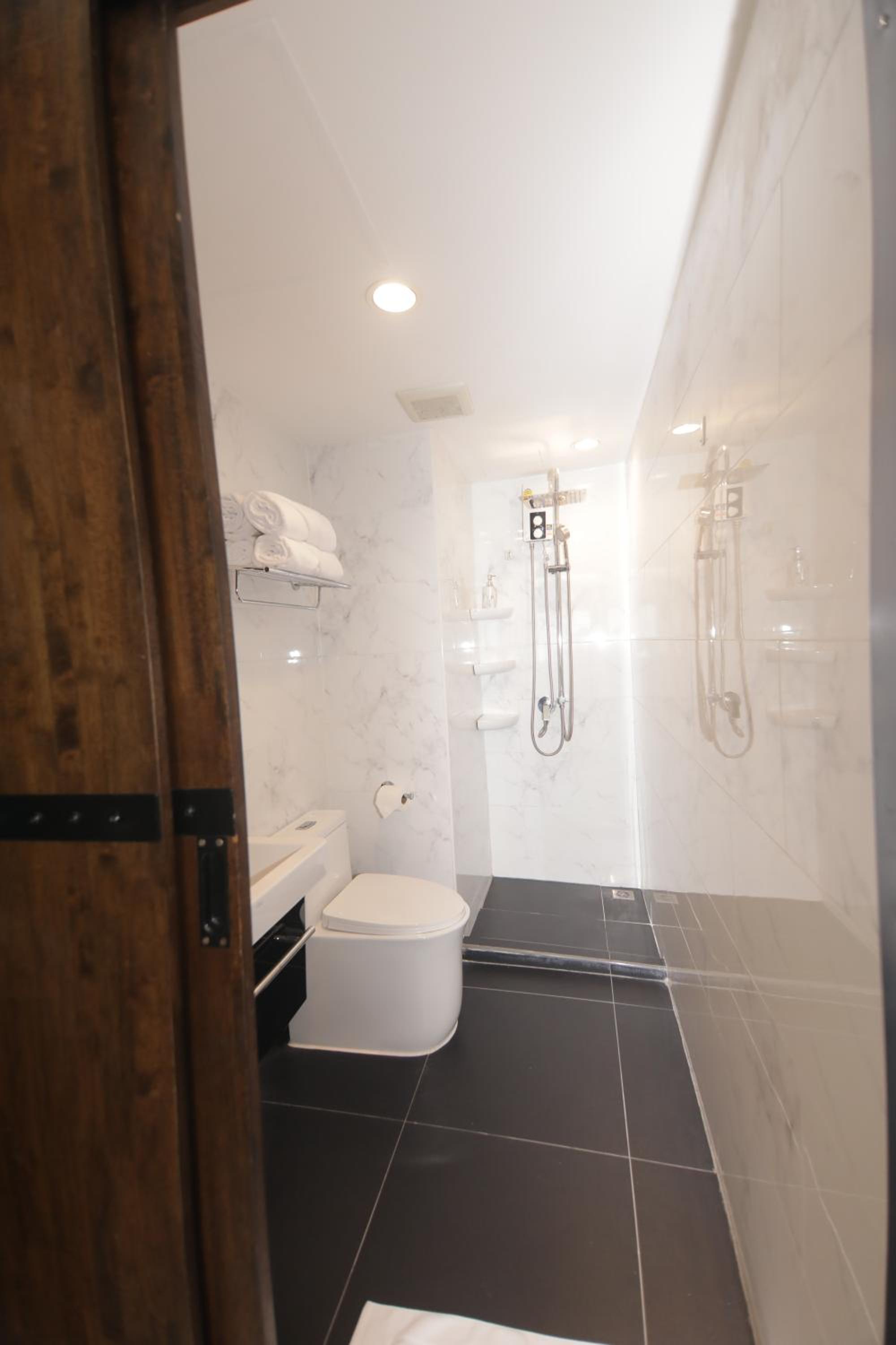 Deluxe Family Suite photo 3