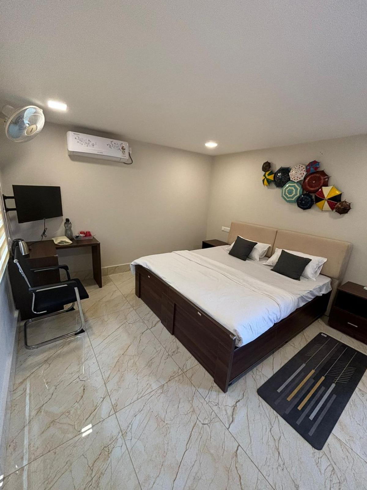 Three-Bedroom Apartment photo 2