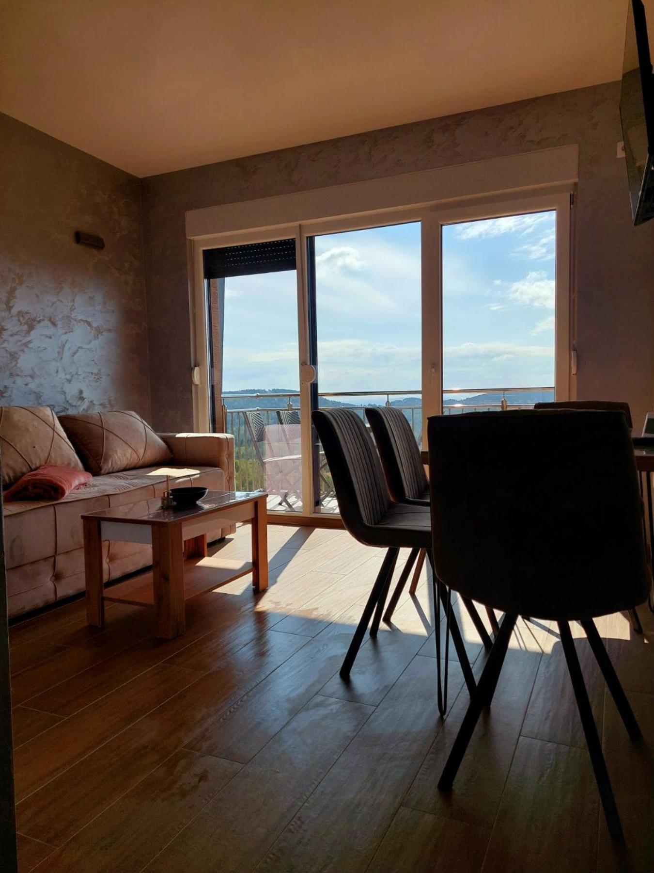 One-Bedroom Apartment photo 3