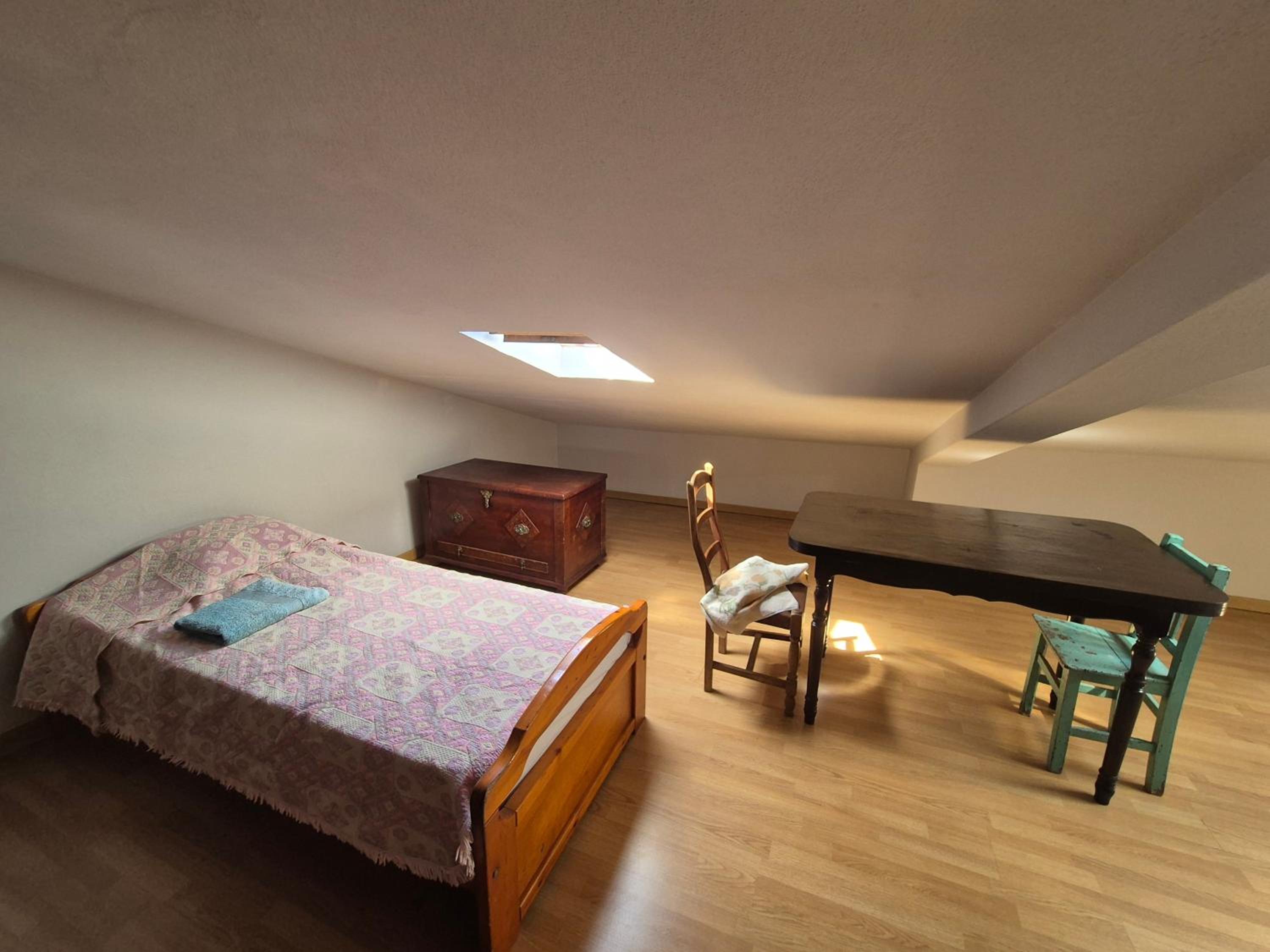 Basic Triple Room with Shared Bathroom photo 1