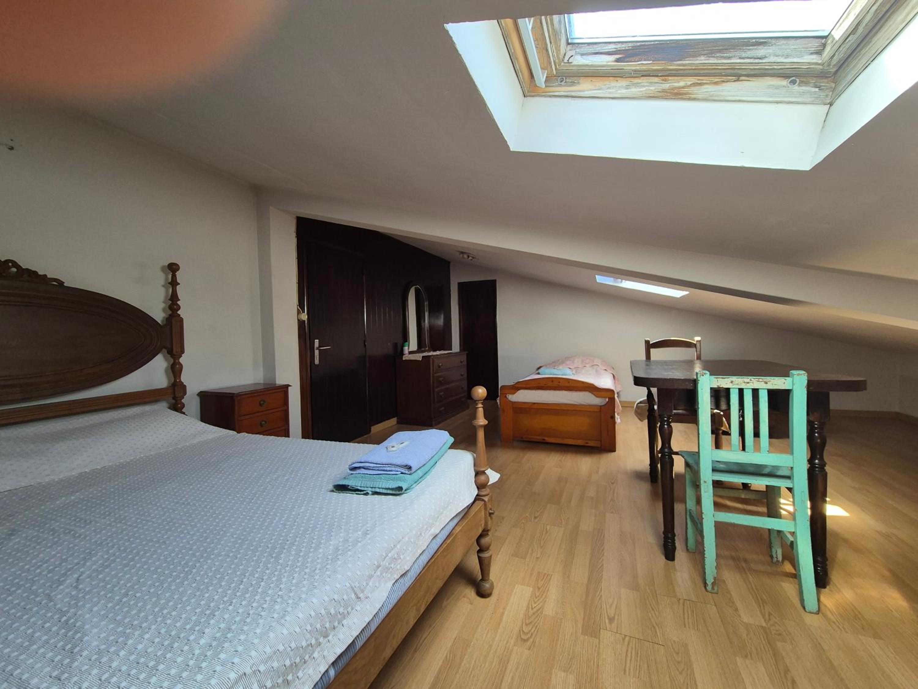 Basic Triple Room with Shared Bathroom photo 2