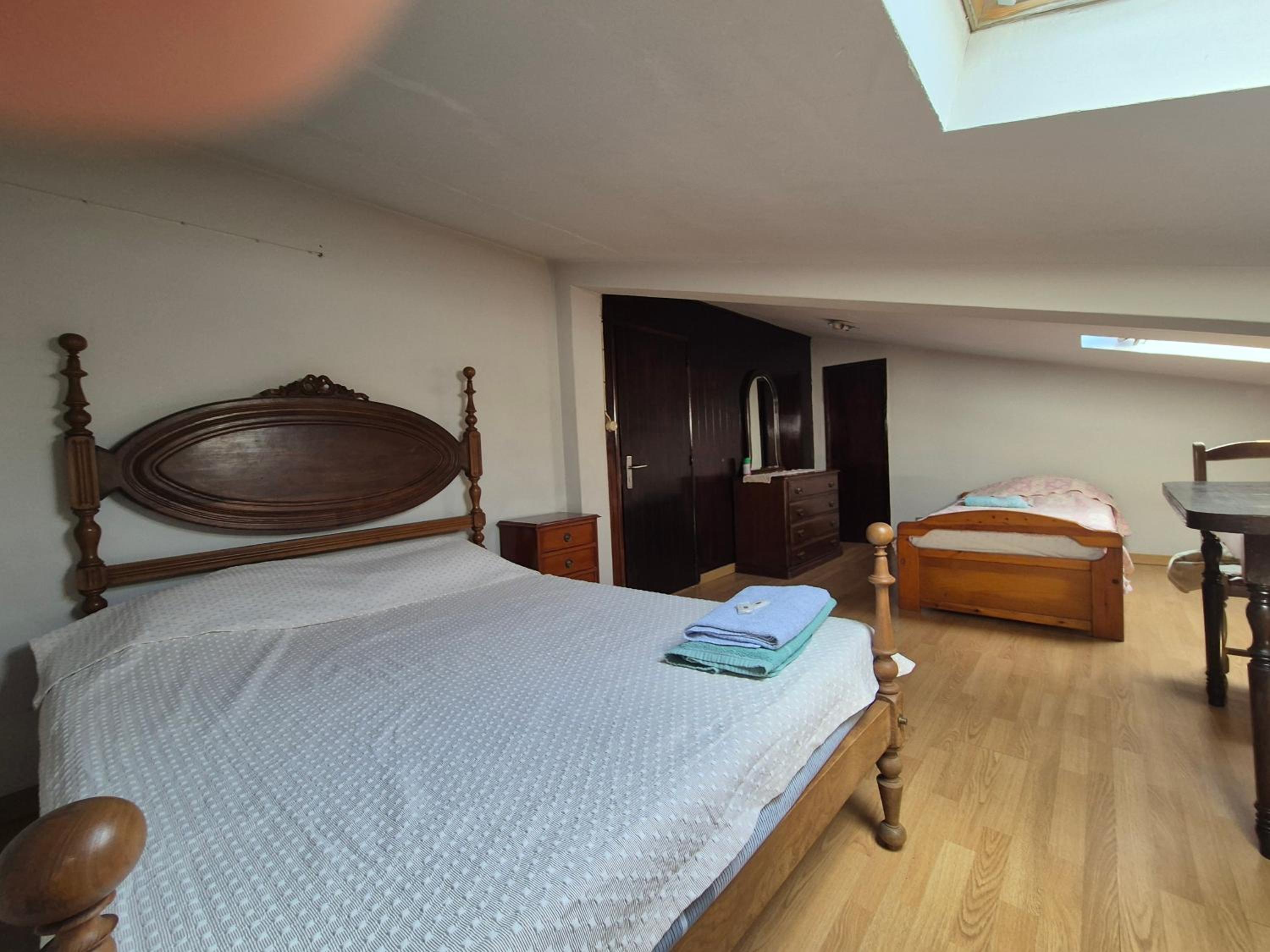 Basic Triple Room with Shared Bathroom photo 3