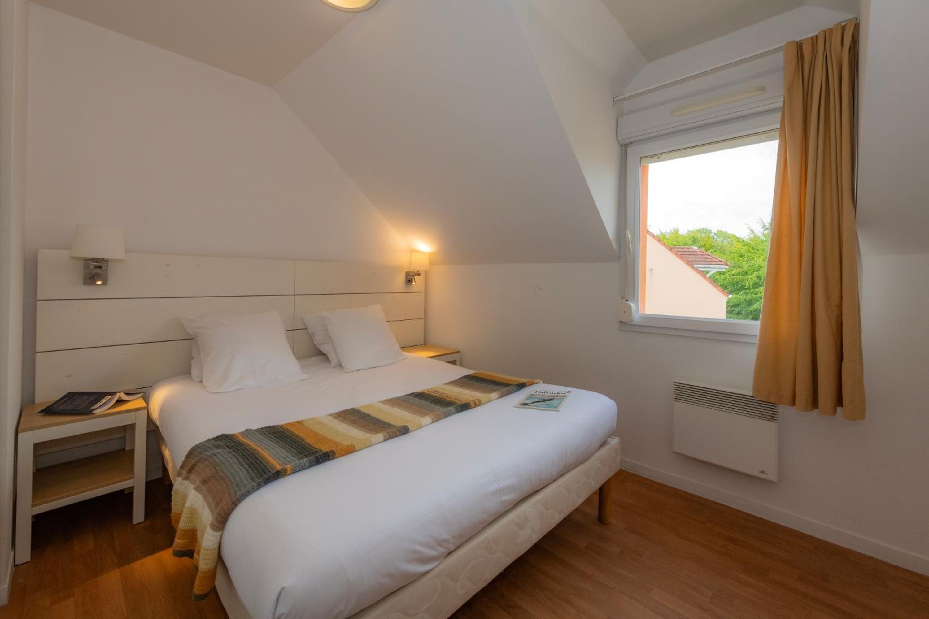 One-Bedroom + Cabin Apartment