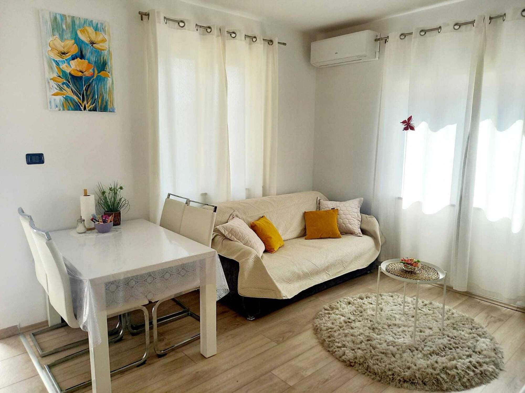 One-Bedroom Apartment photo 3