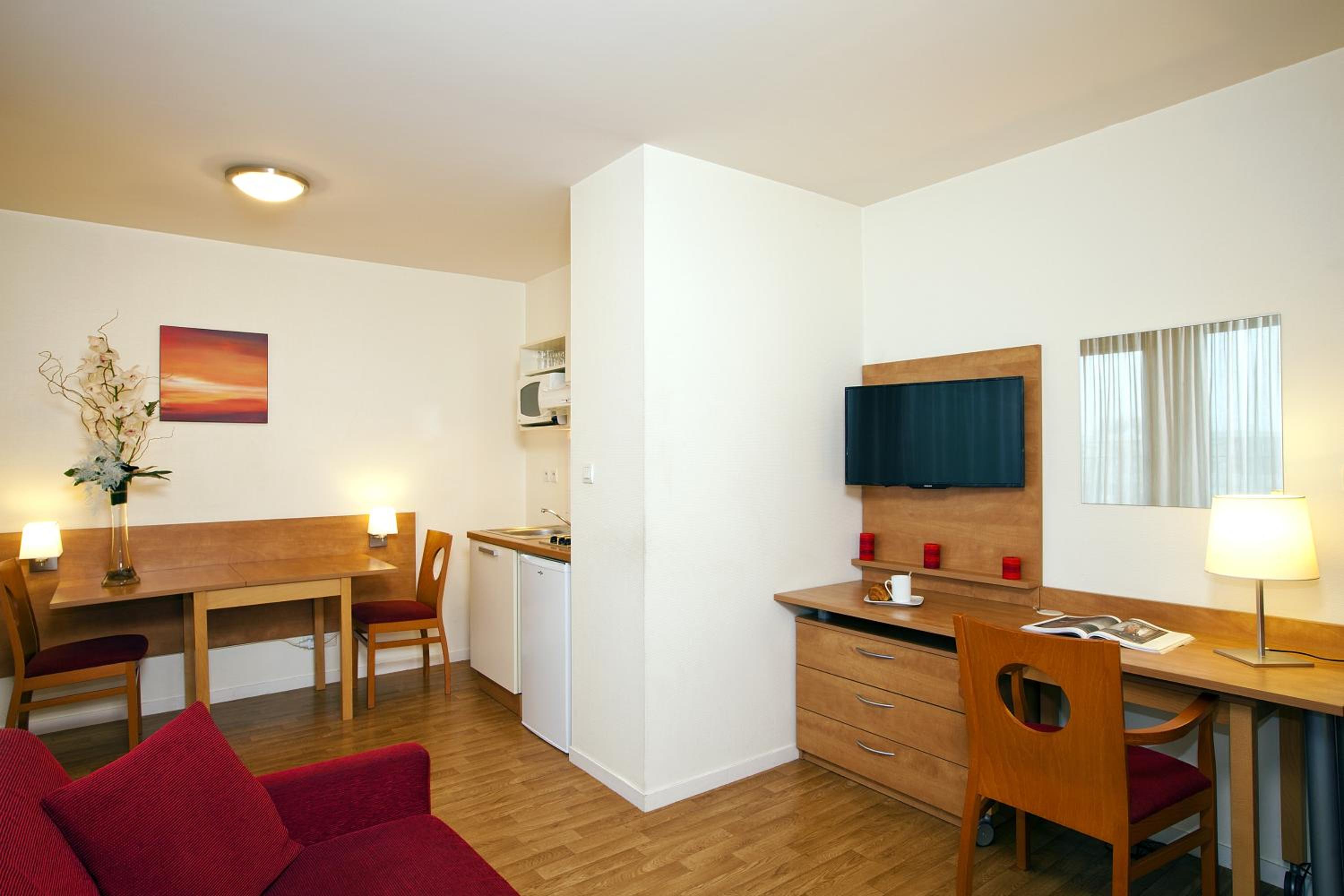 One-Bedroom Apartment photo 3