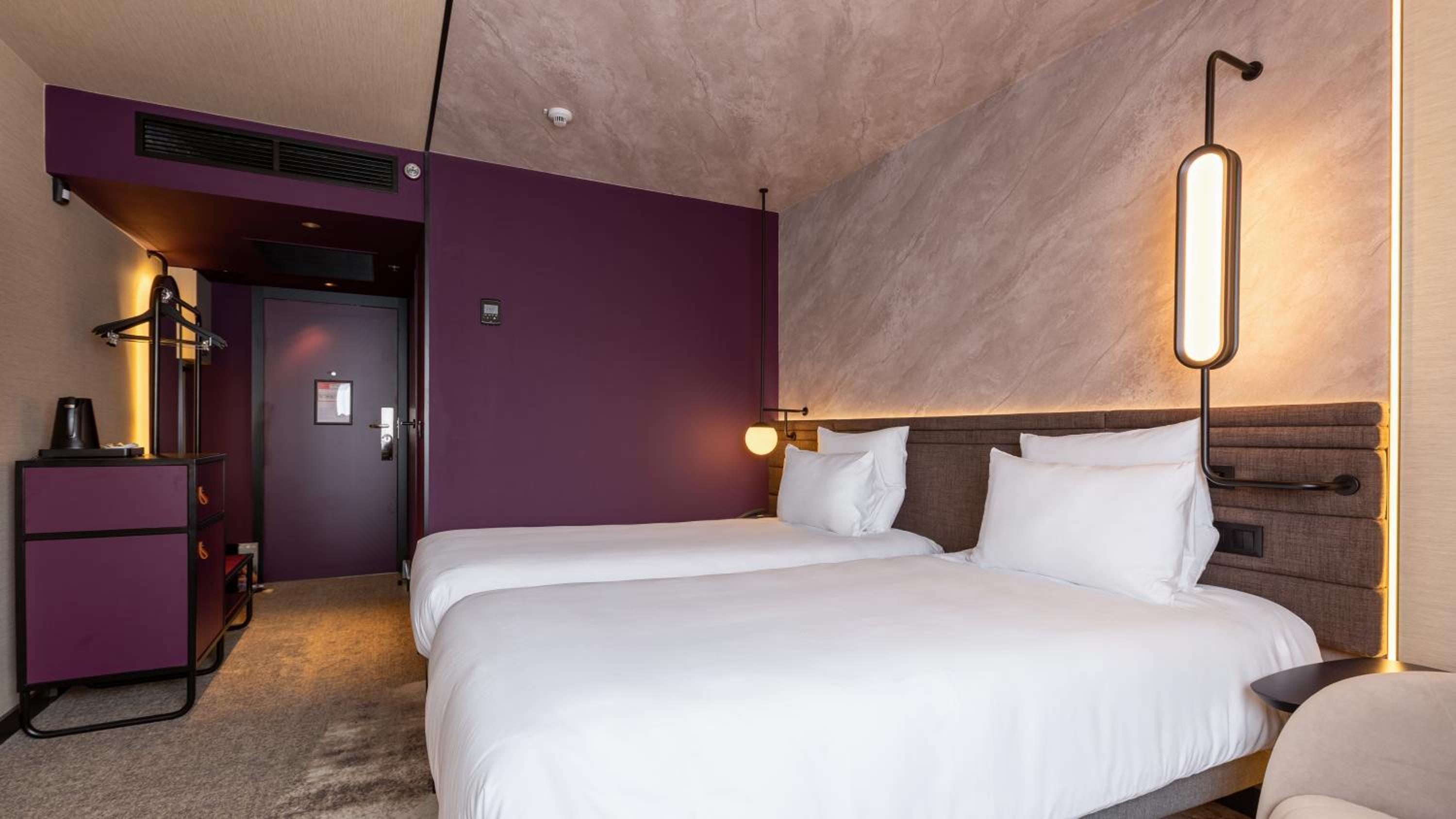 Standard Twin Room - Photo 3