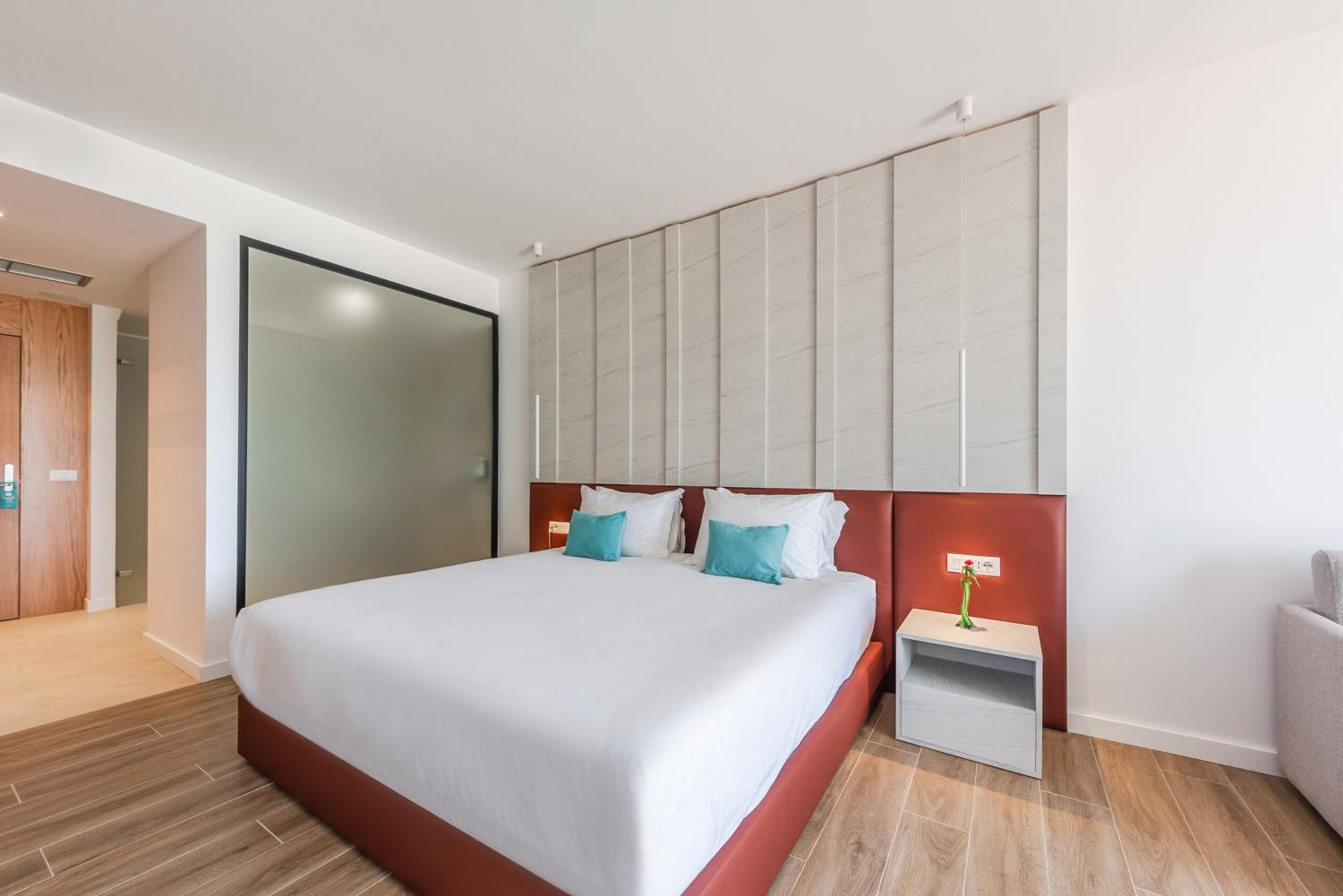 Junior Suite Private Garden (2 Adults +2 Children) photo 1