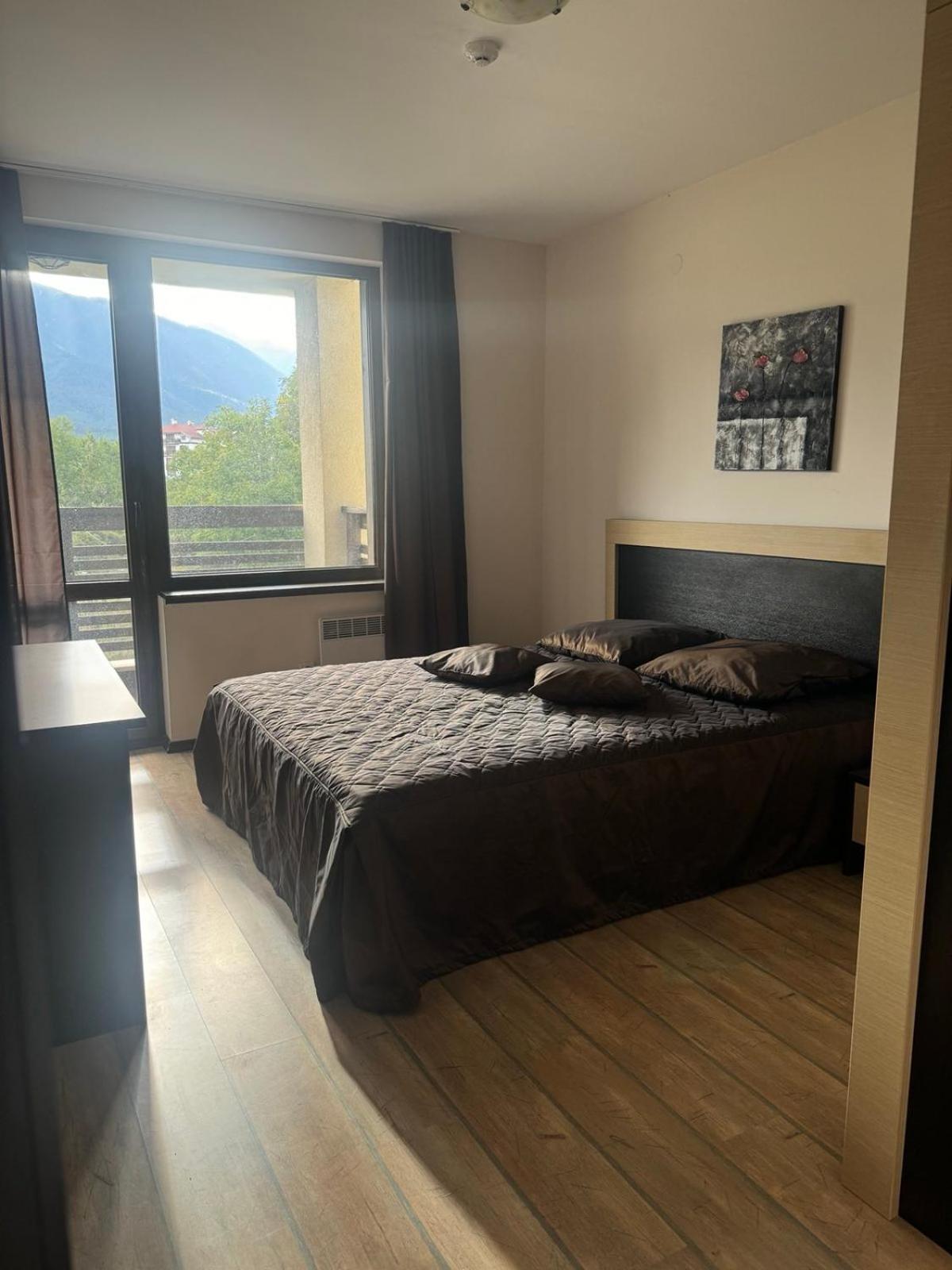 Two-Bedroom Apartment with Mountain View photo 2