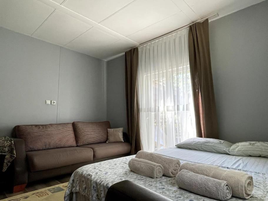 One-Bedroom House photo 1