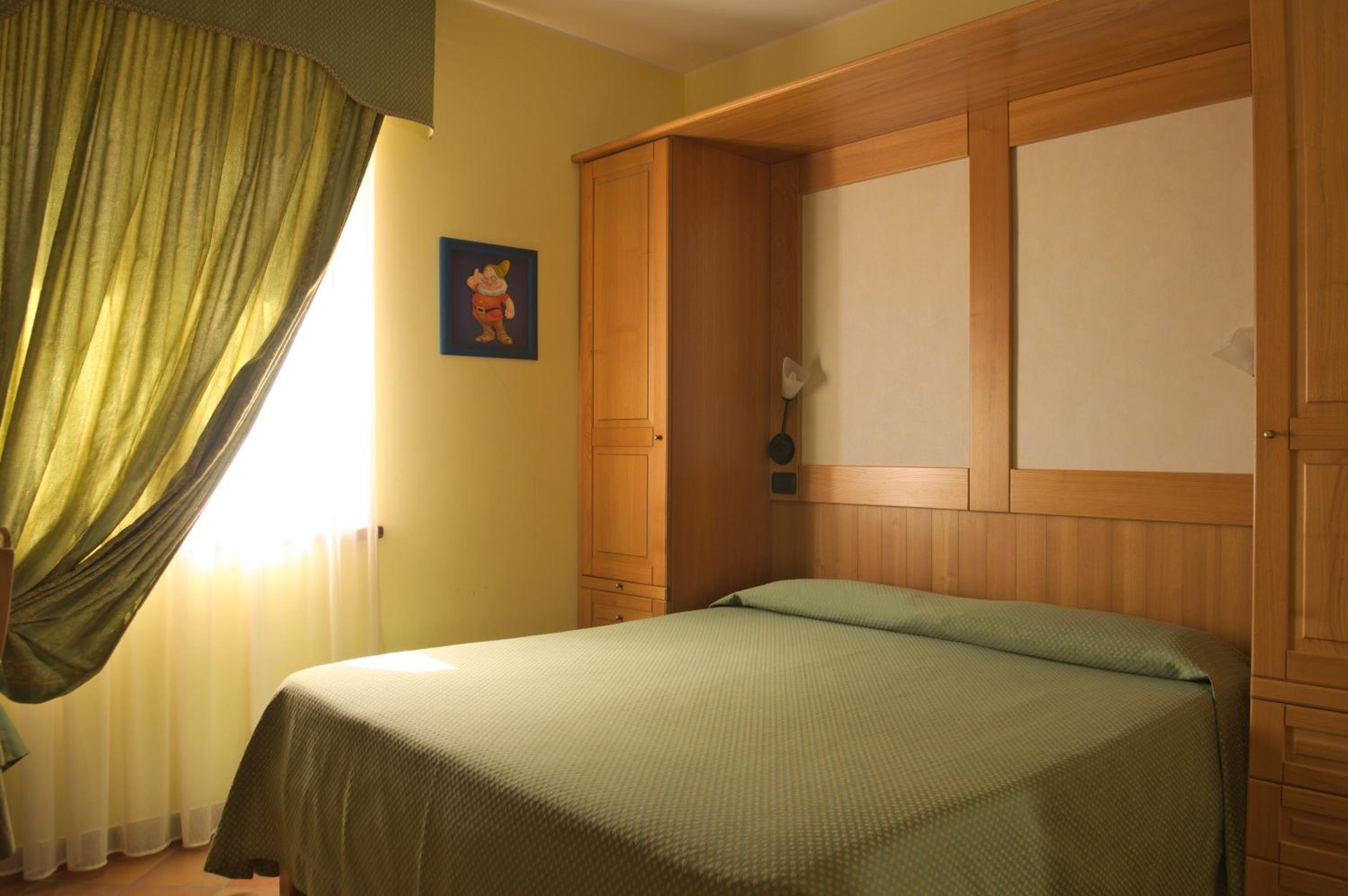 Double Room - Photo 5