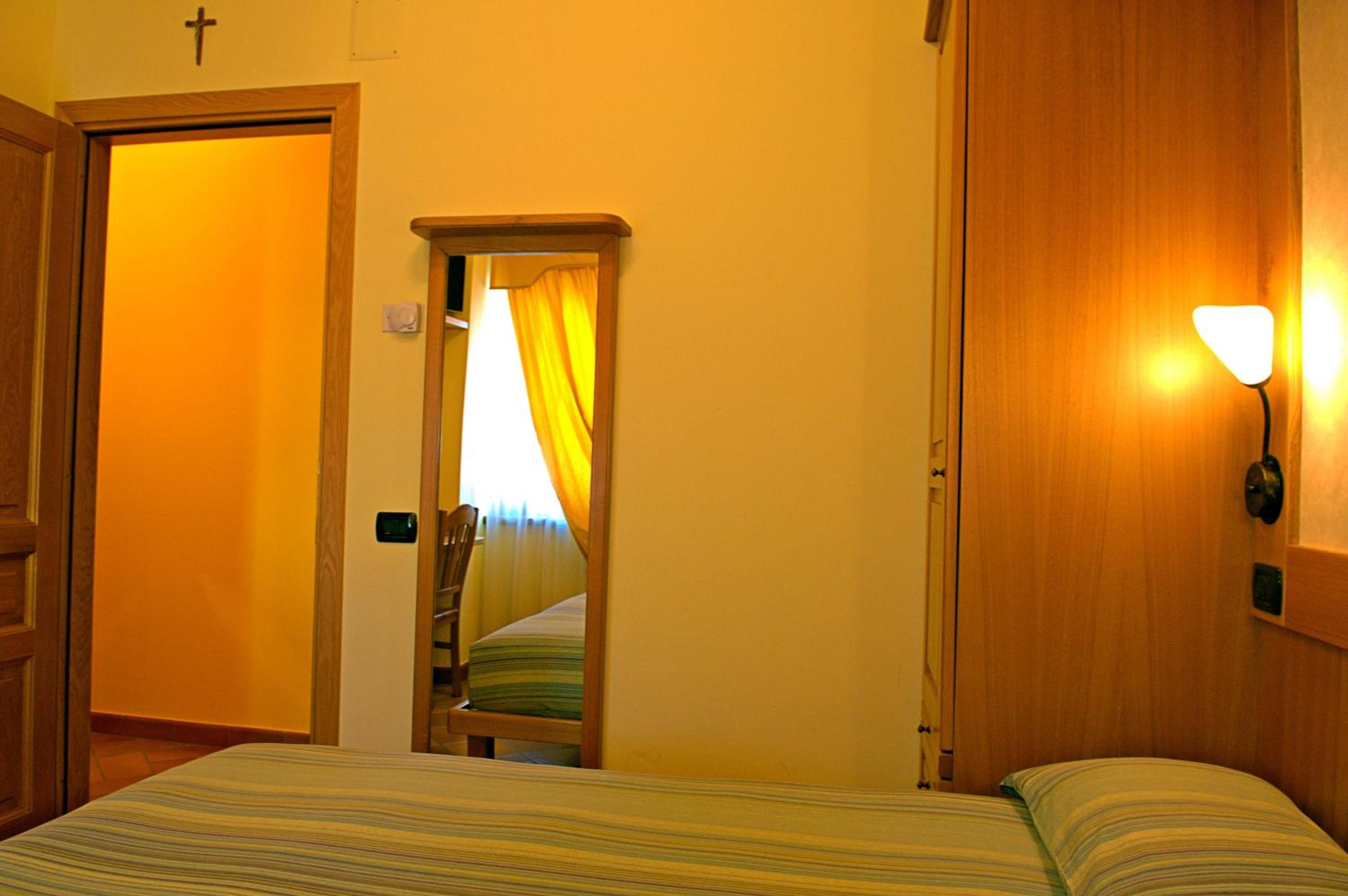 Double Room - Photo 6