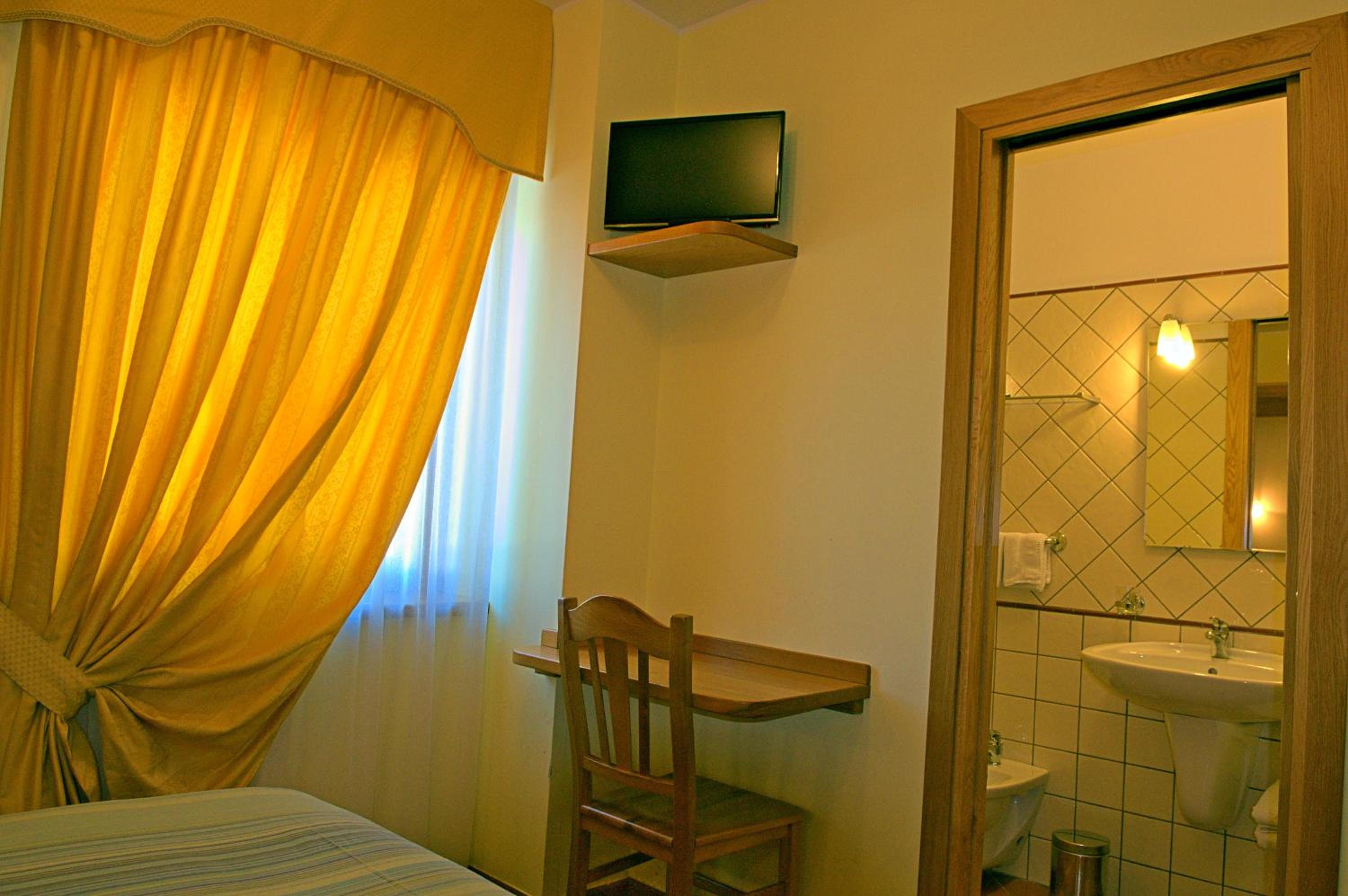 Double Room - Photo 2