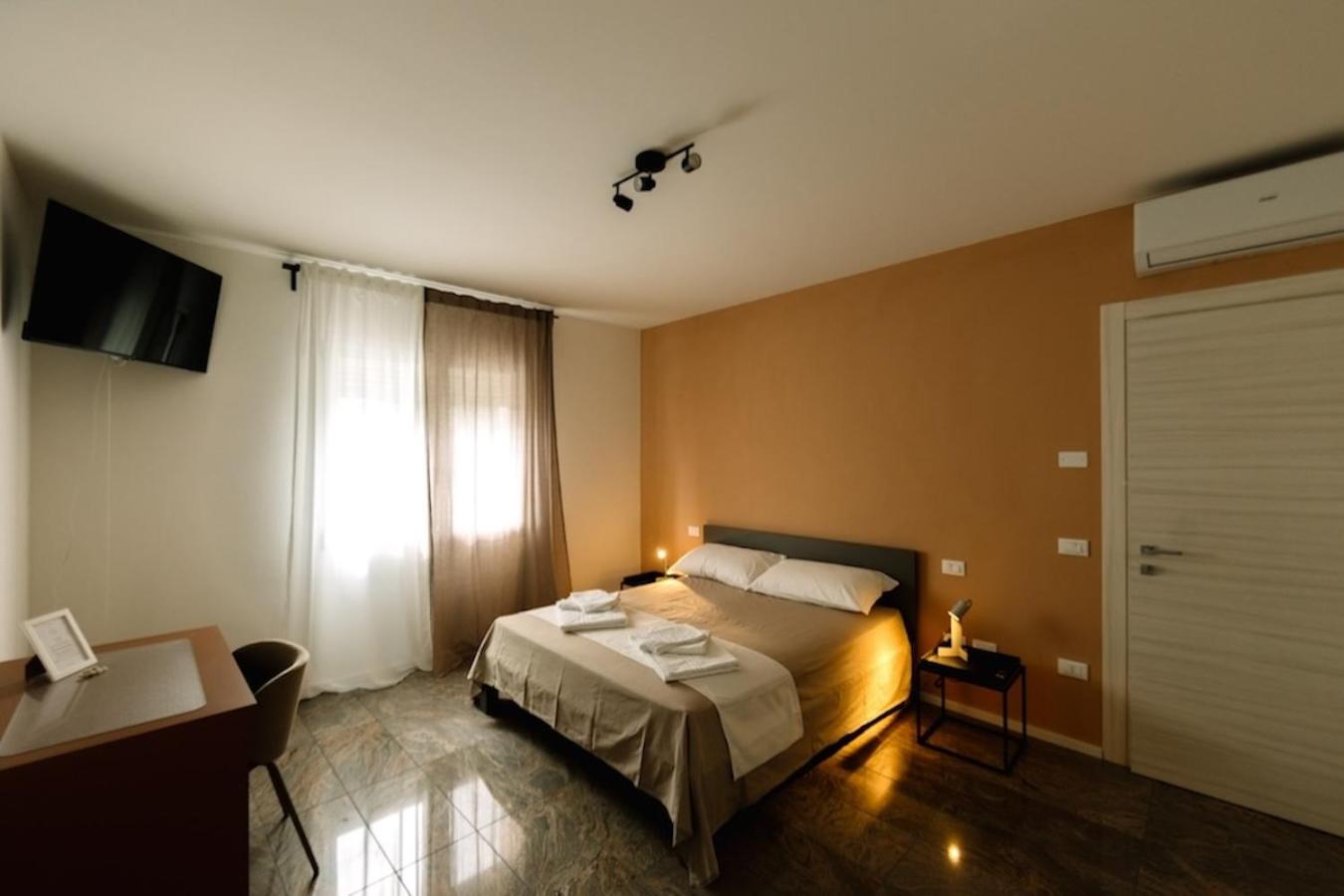 Double Room with Private External Bathroom photo 1