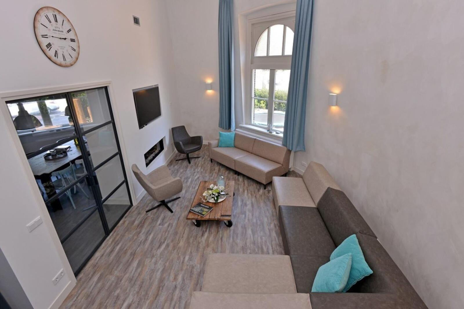 Seven-Bedroom House photo 1