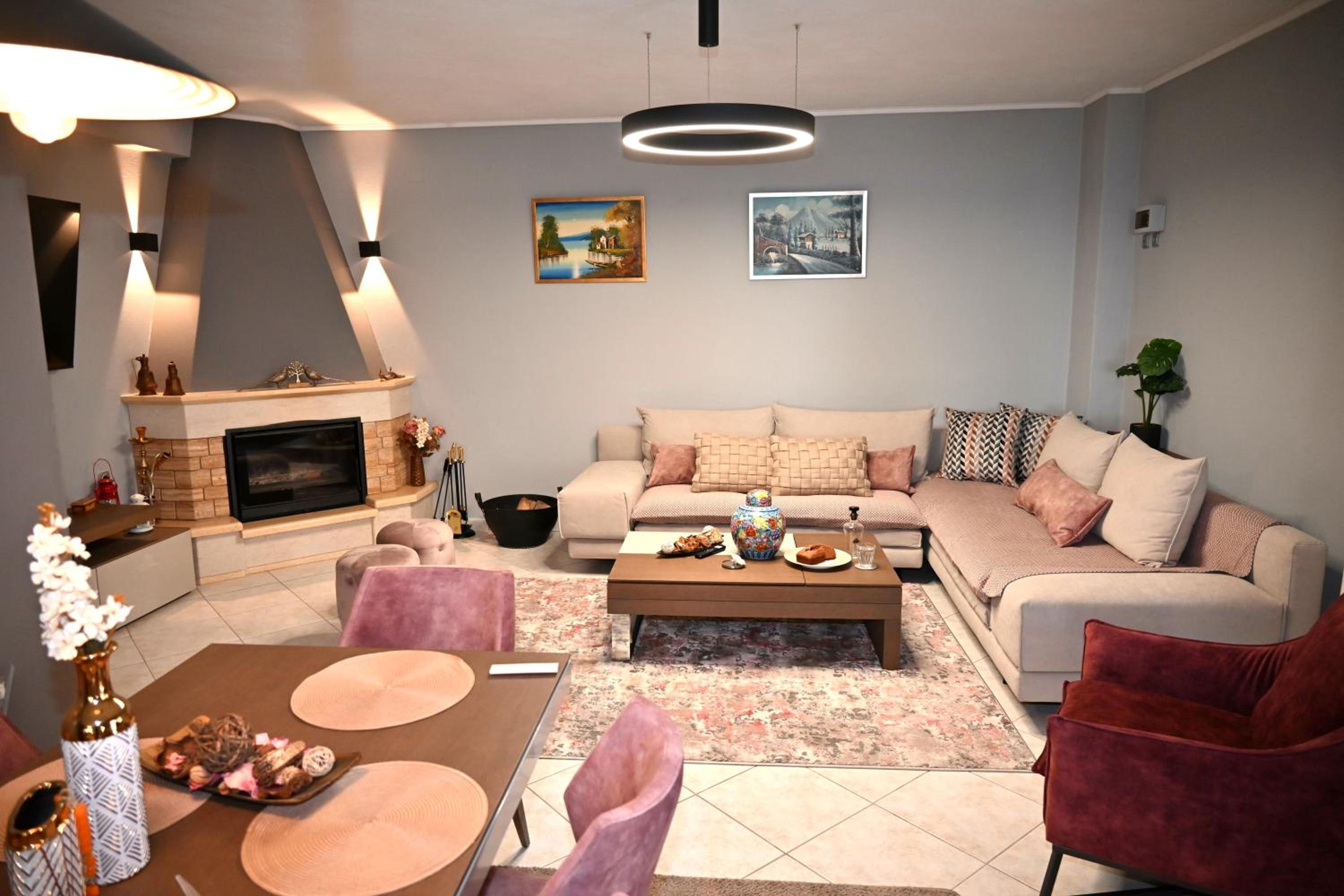 Three-Bedroom Deluxe Apartment photo 3