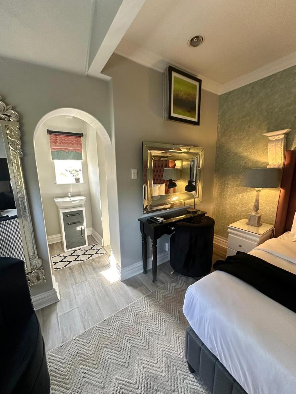 Deluxe Double Room with Shower photo 2