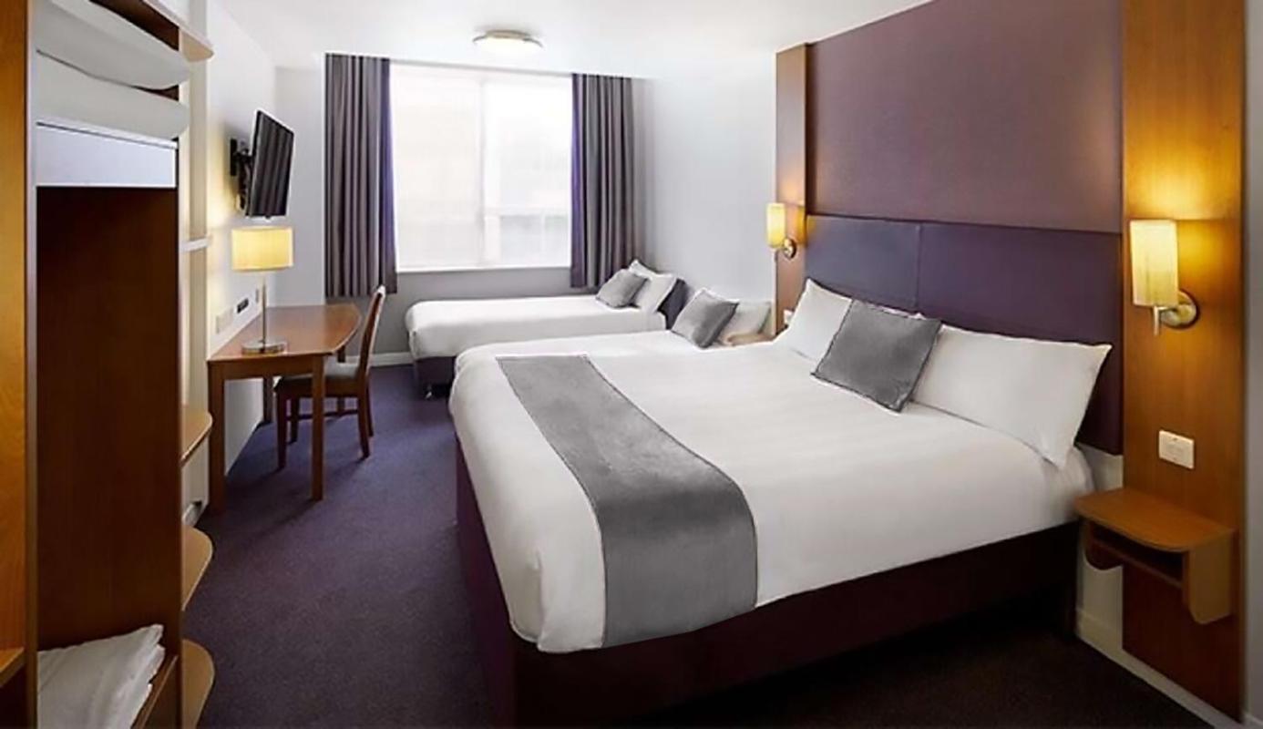 Executive Family King Room with Two Sofa Beds - Non-Smoking photo 2