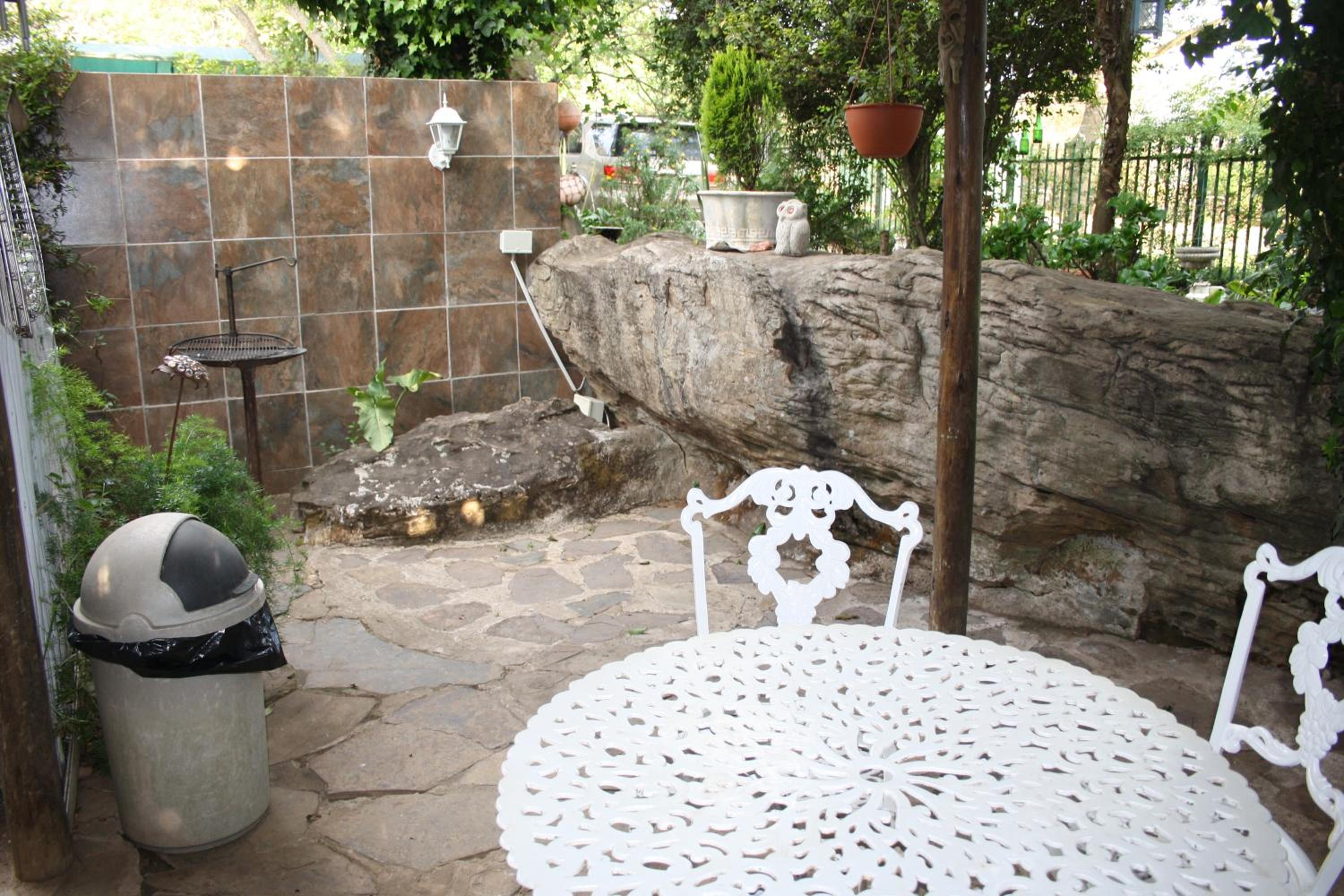 Double Room with Private Bathroom - Photo 5