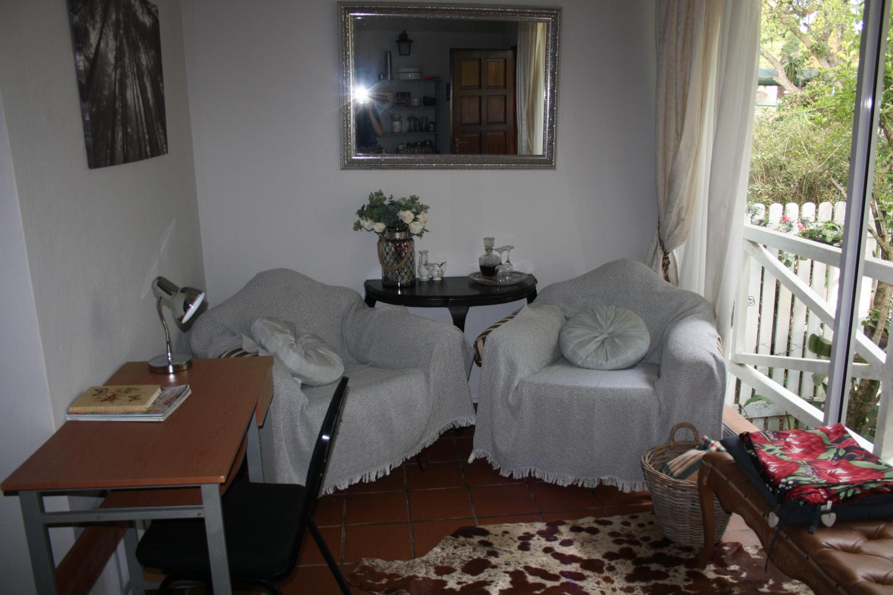 Double Room with Private Bathroom - Photo 9