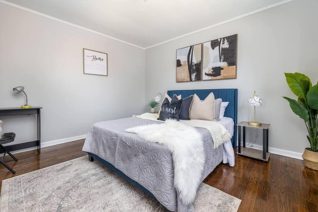 One-Bedroom Apartment photo 1