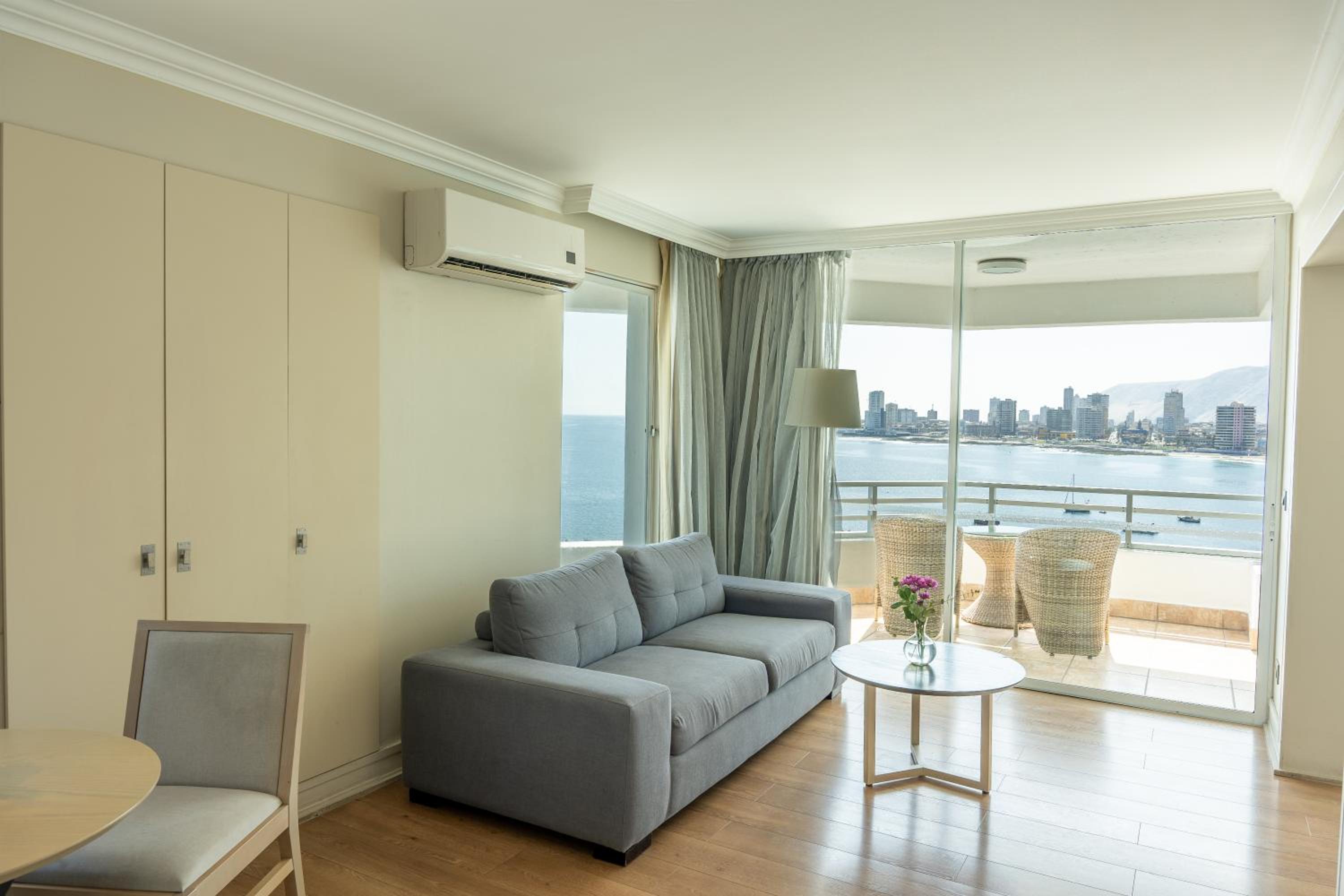 Queen Suite with Sea View photo 2