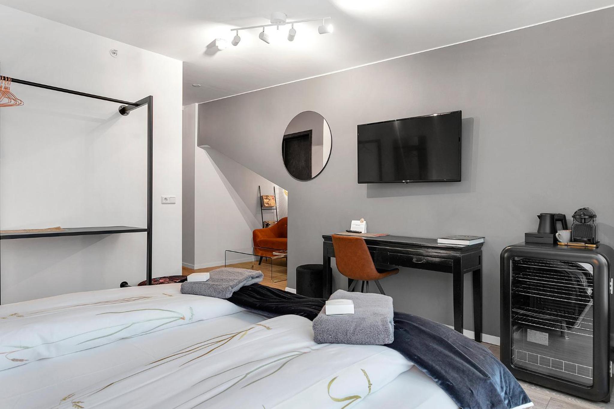 Superior King Room - Photo 17