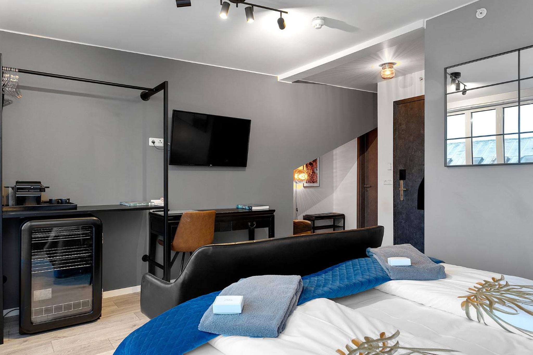 Superior King Room - Photo 13