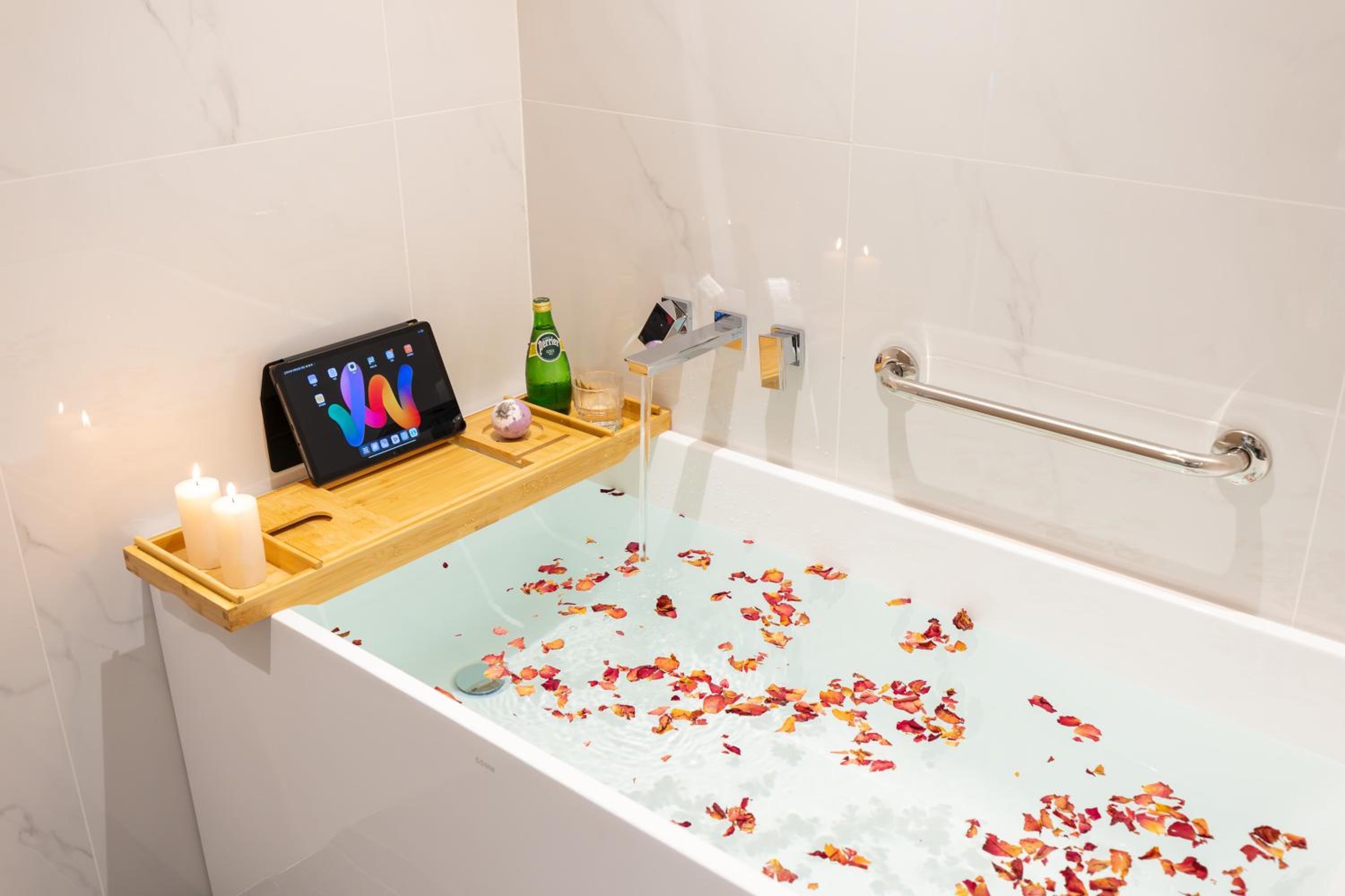 Deluxe Suite with Spa Bath