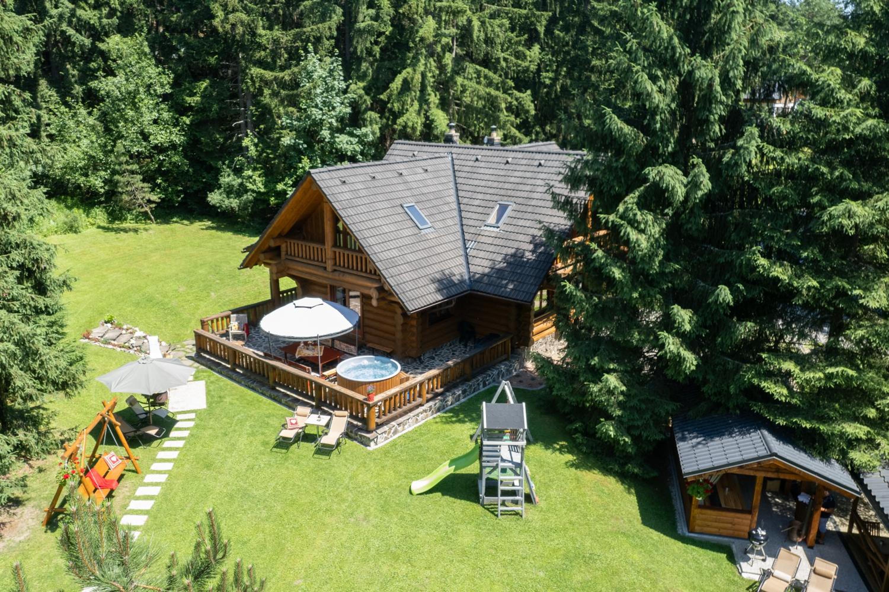 Three-Bedroom House photo 2