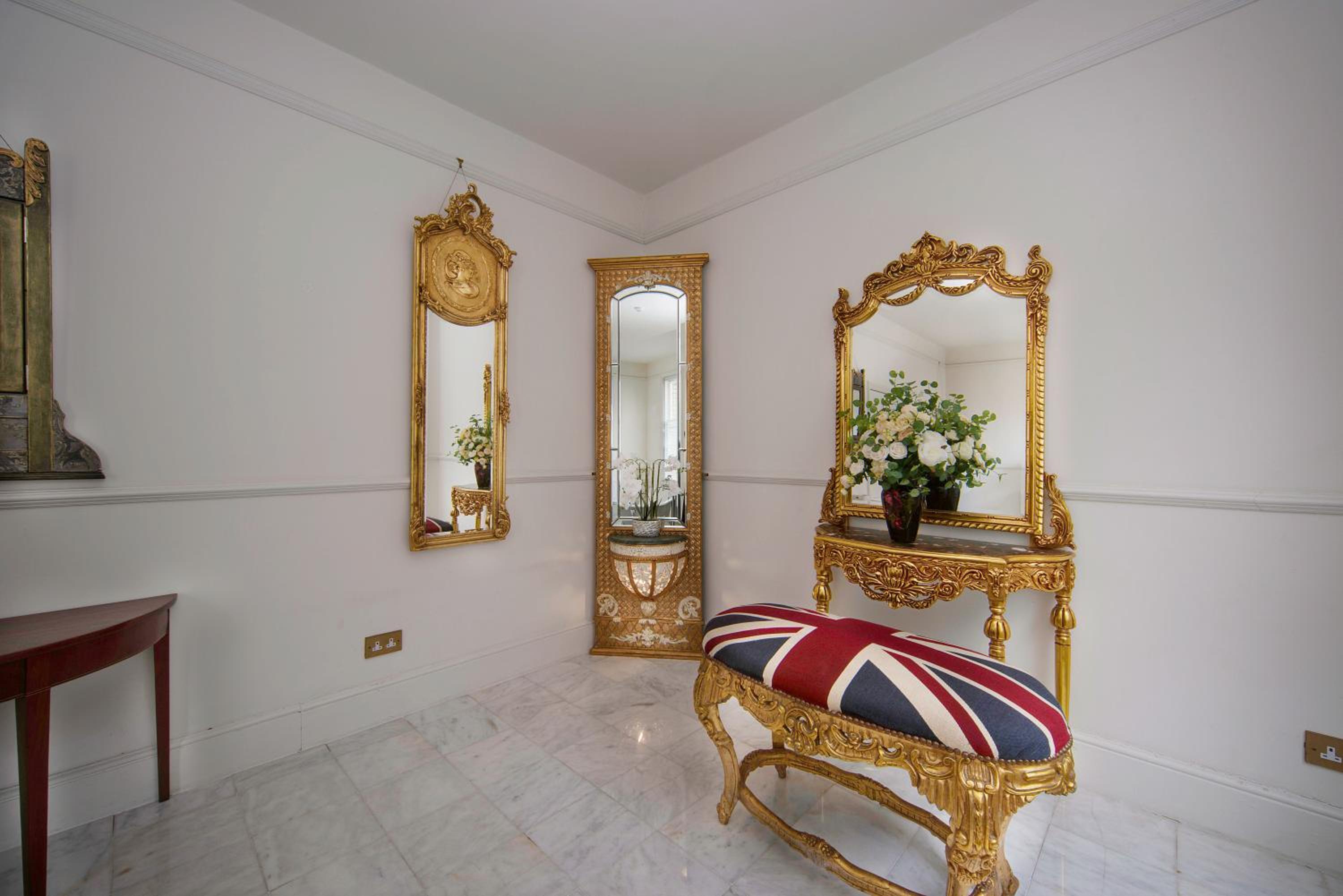 Superior Family Room - Photo 48
