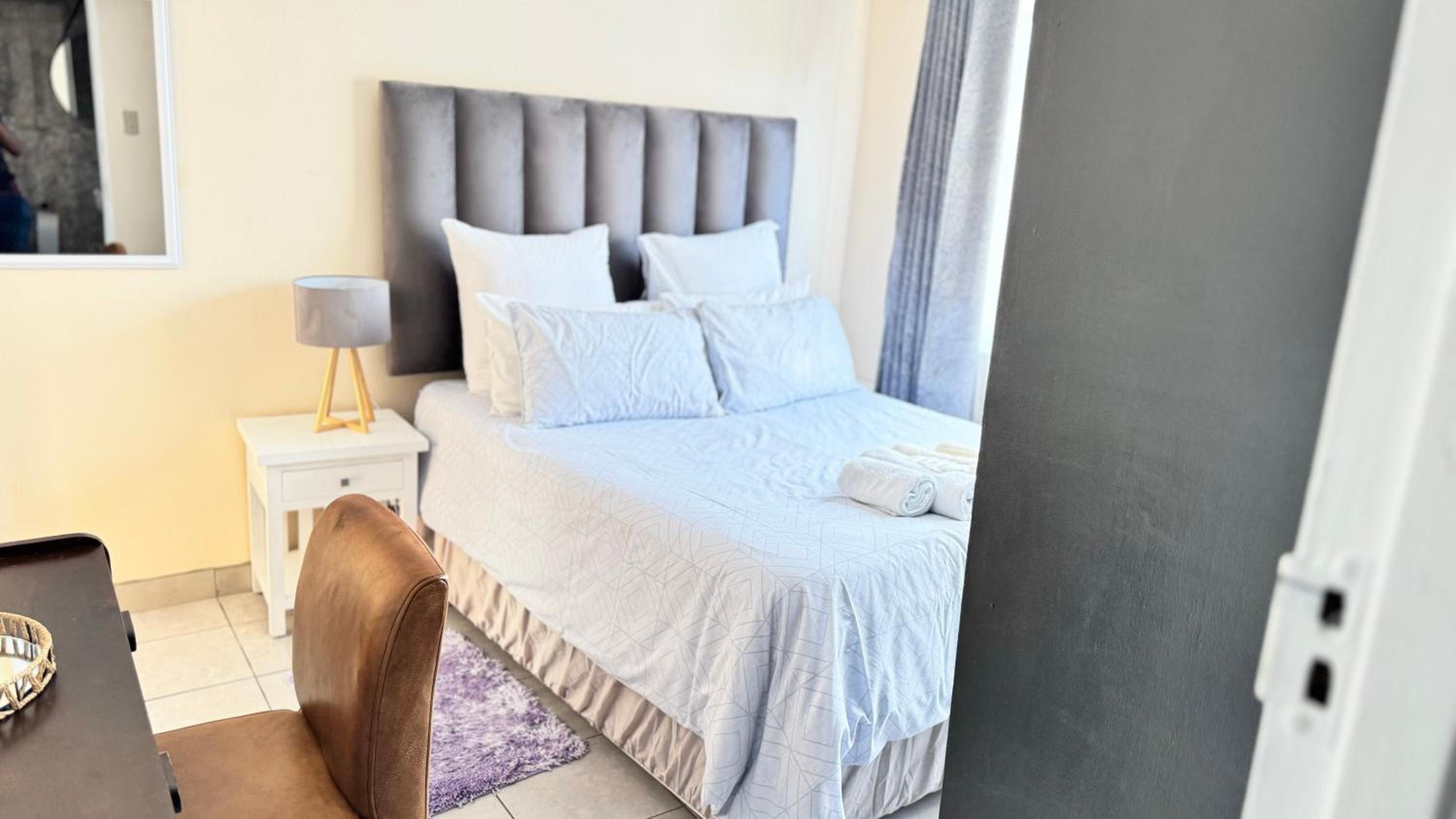 One-Bedroom Apartment photo 2
