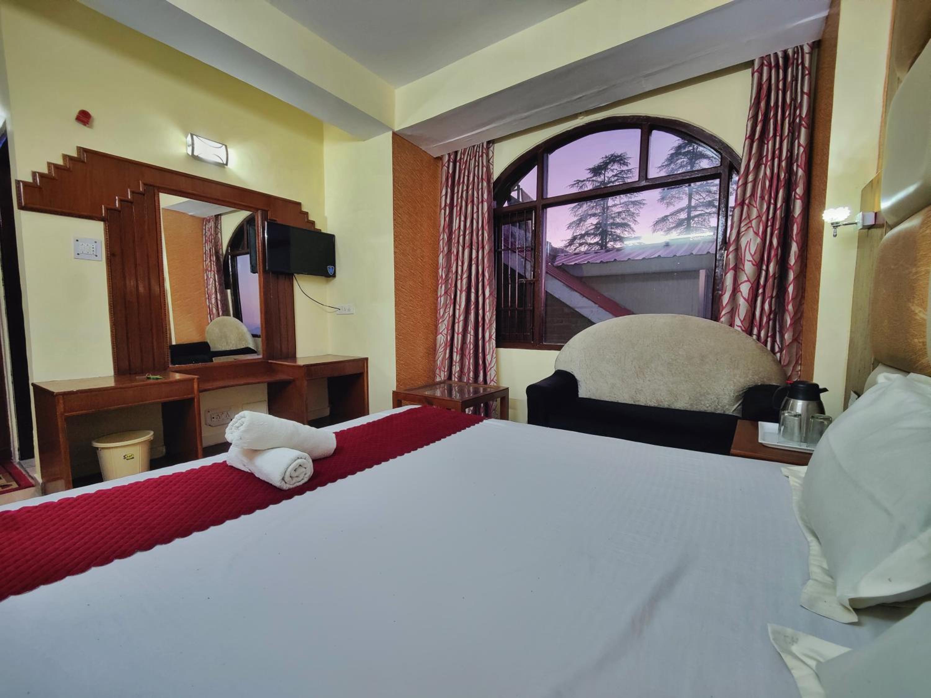 Superior King Room - Photo 3
