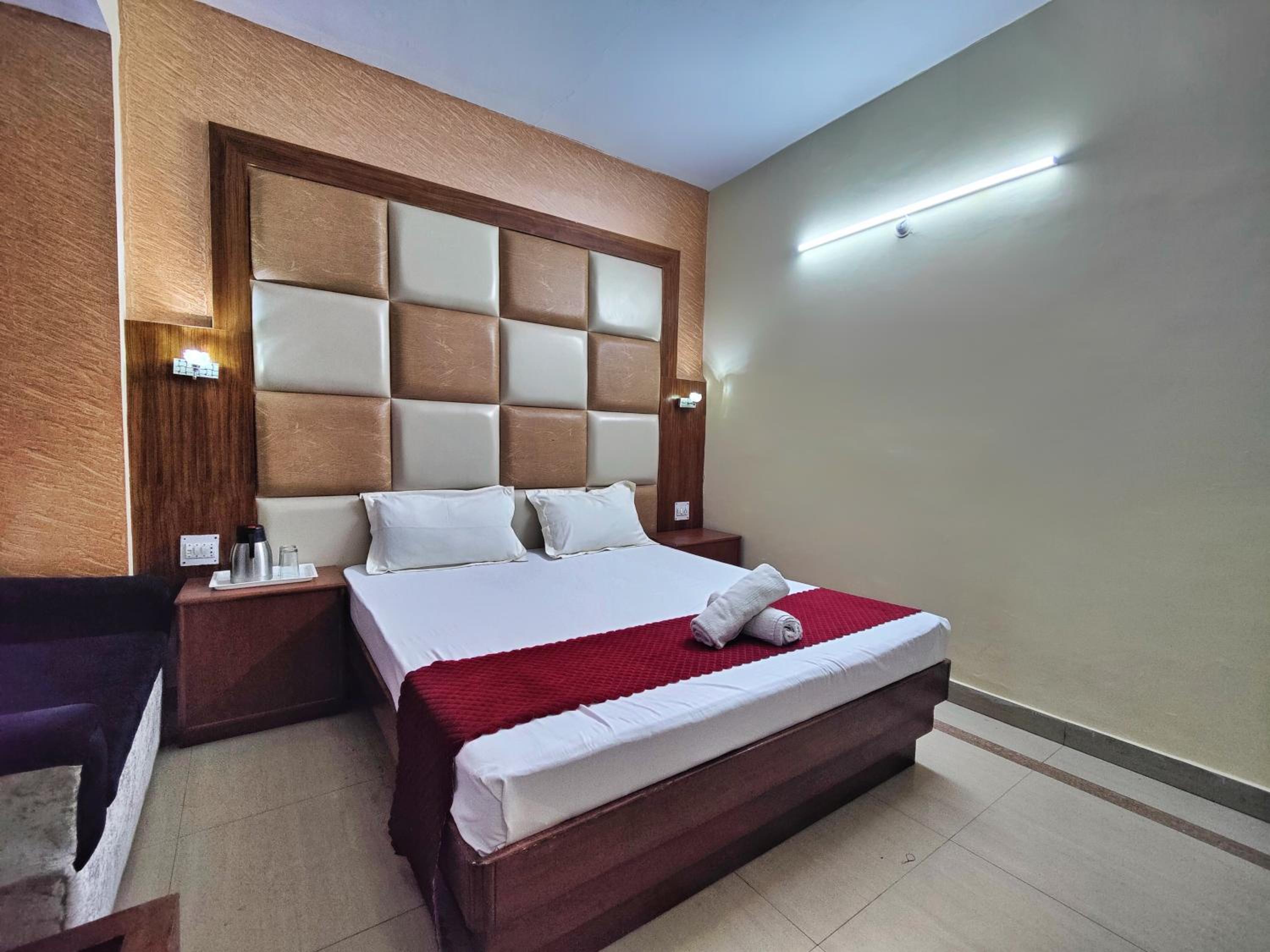 Superior King Room - Photo 7