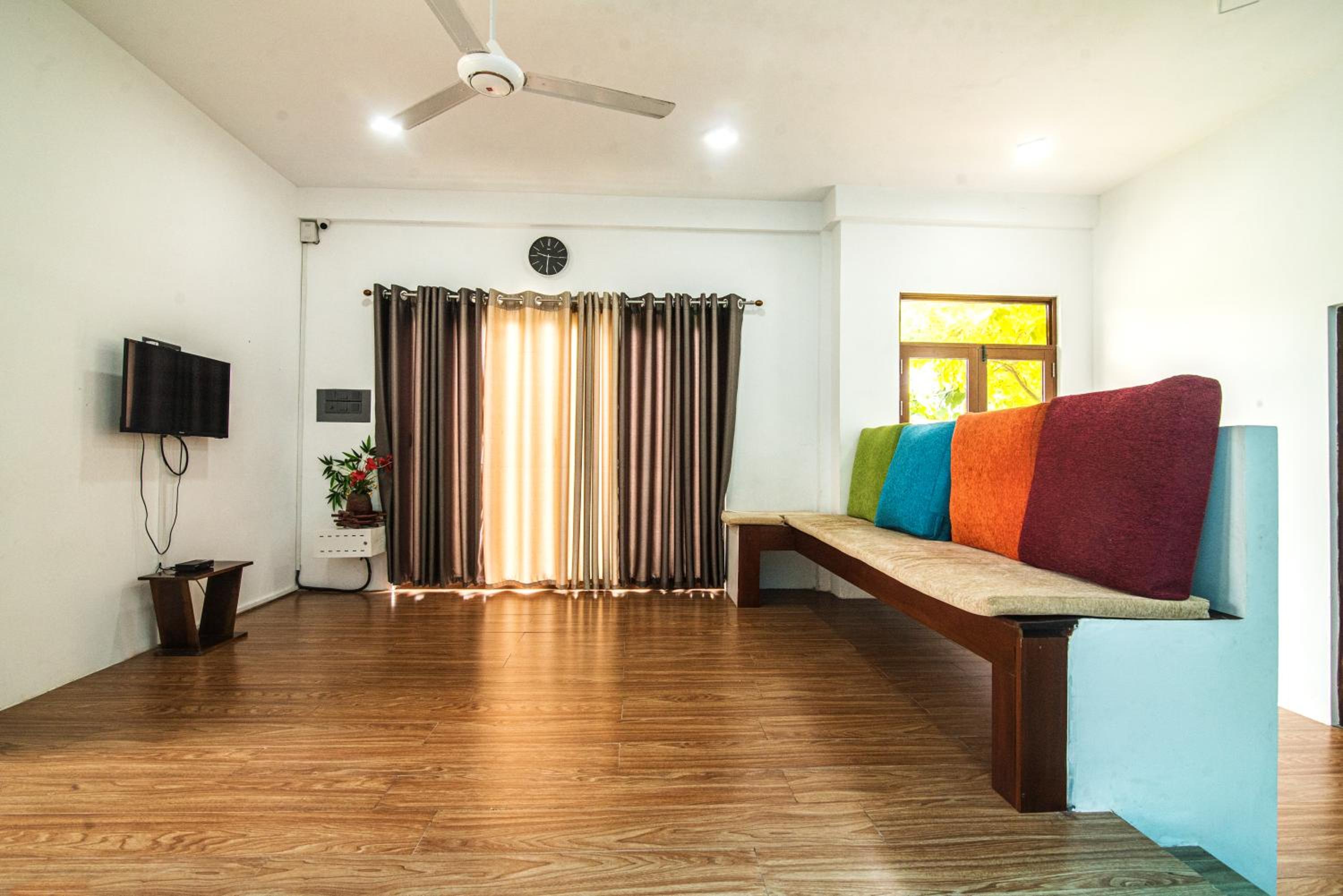 Five-Bedroom House photo 2