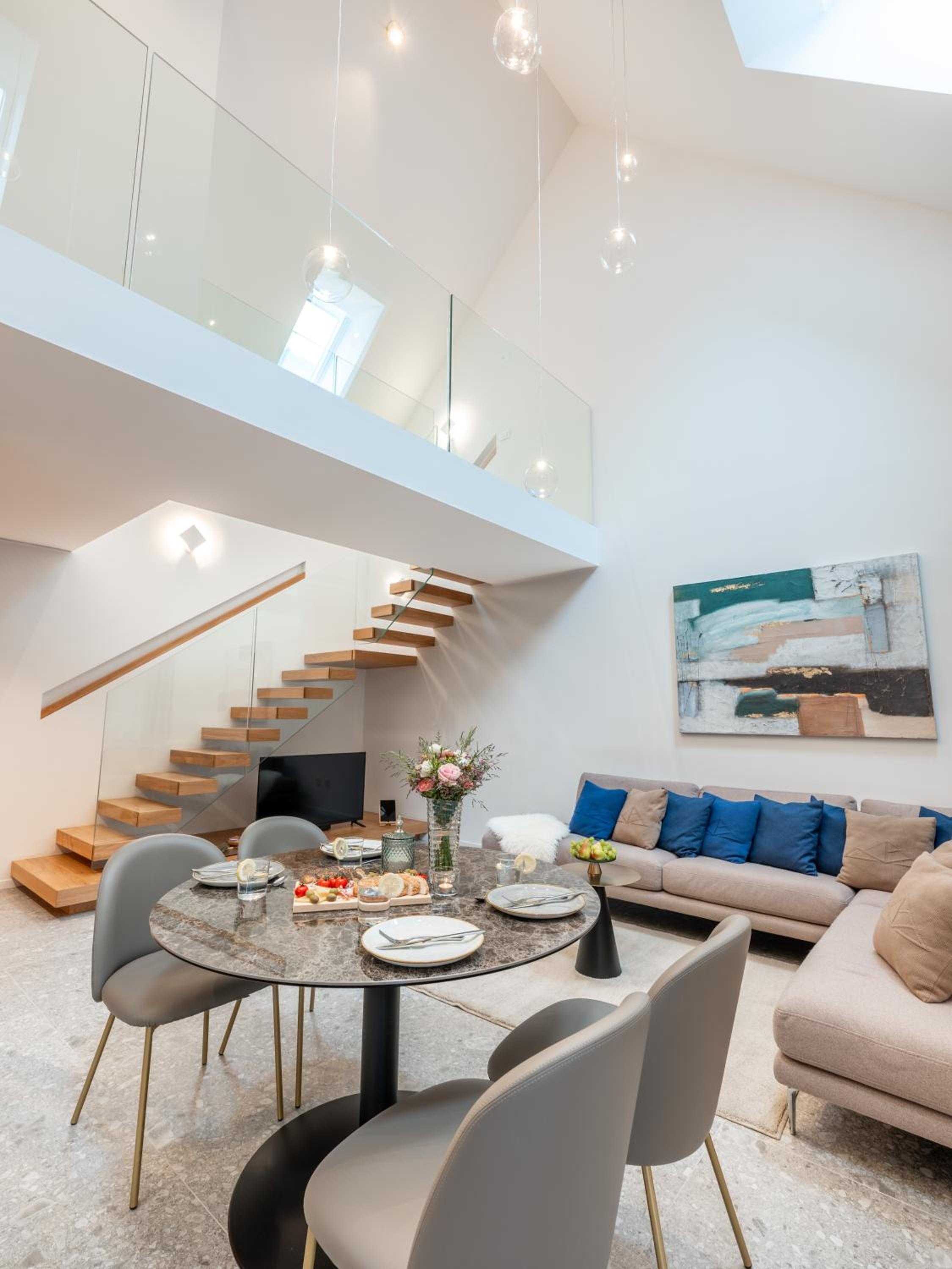 Apartment - Split Level - Photo 8