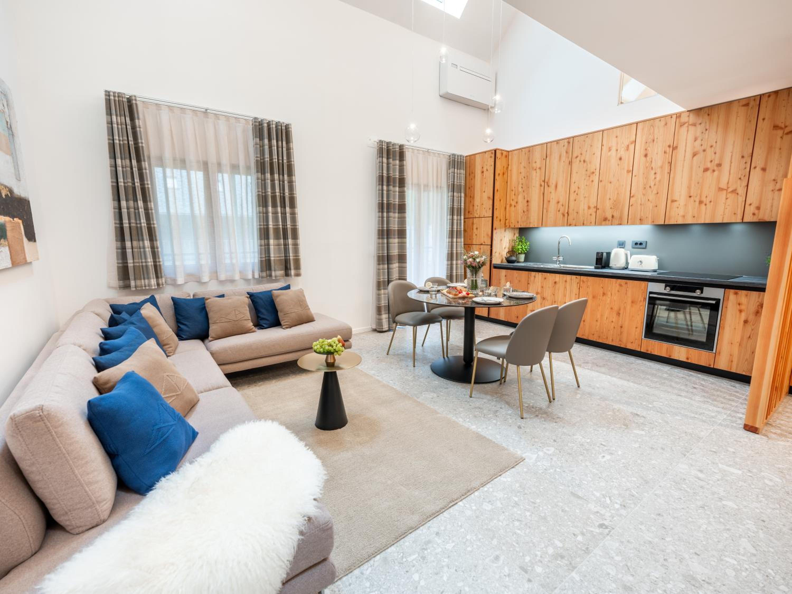 Apartment - Split Level - Photo 9