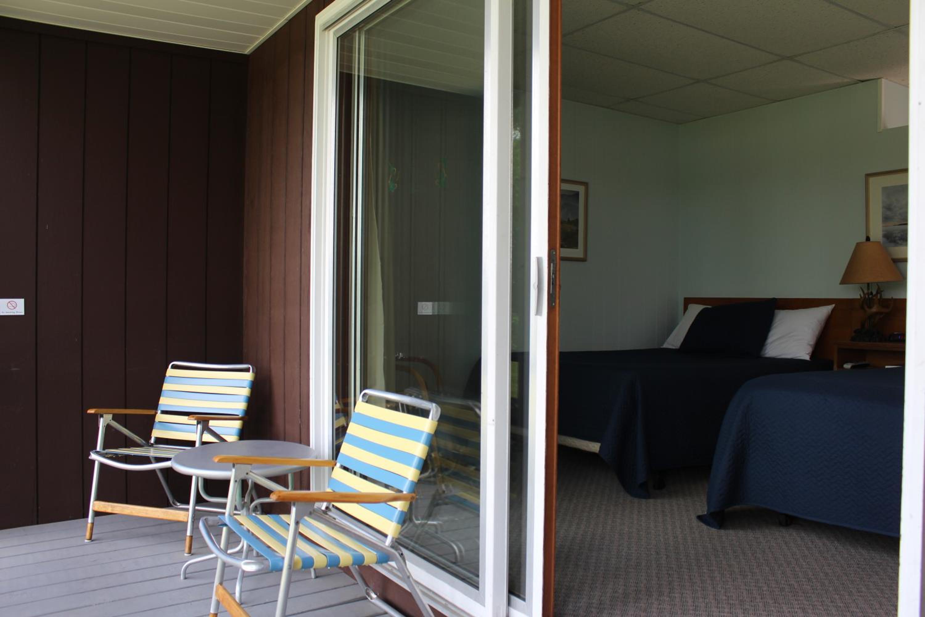Quadruple Room with Lake View photo 2